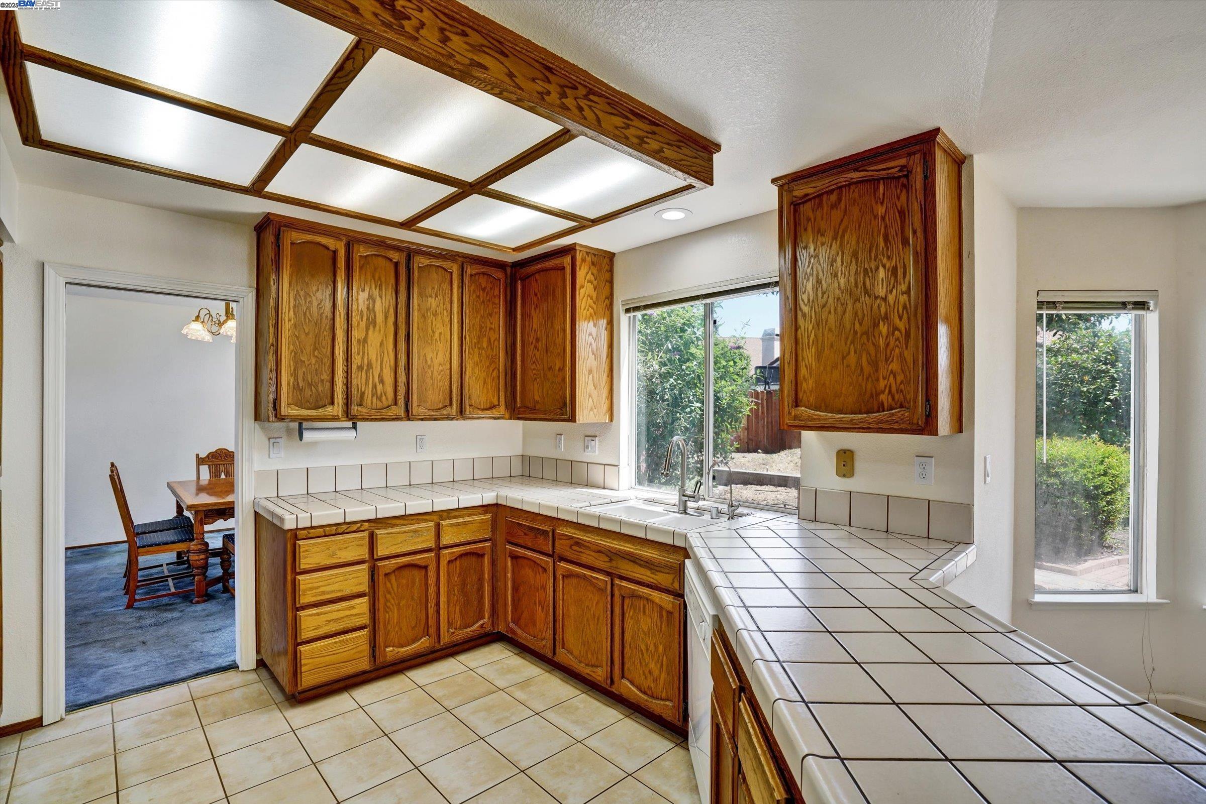 1400 Tennis Ln
