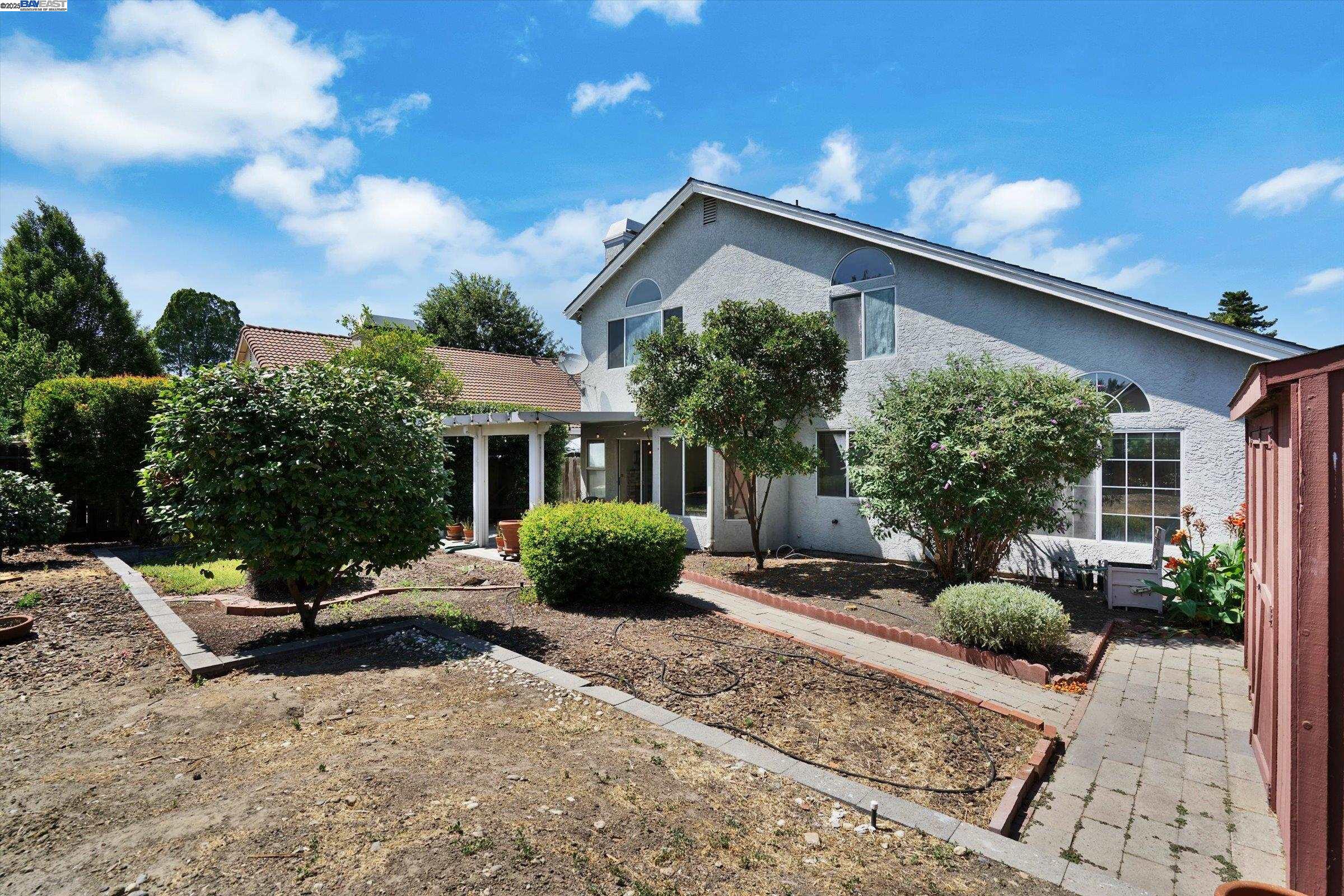 1400 Tennis Ln