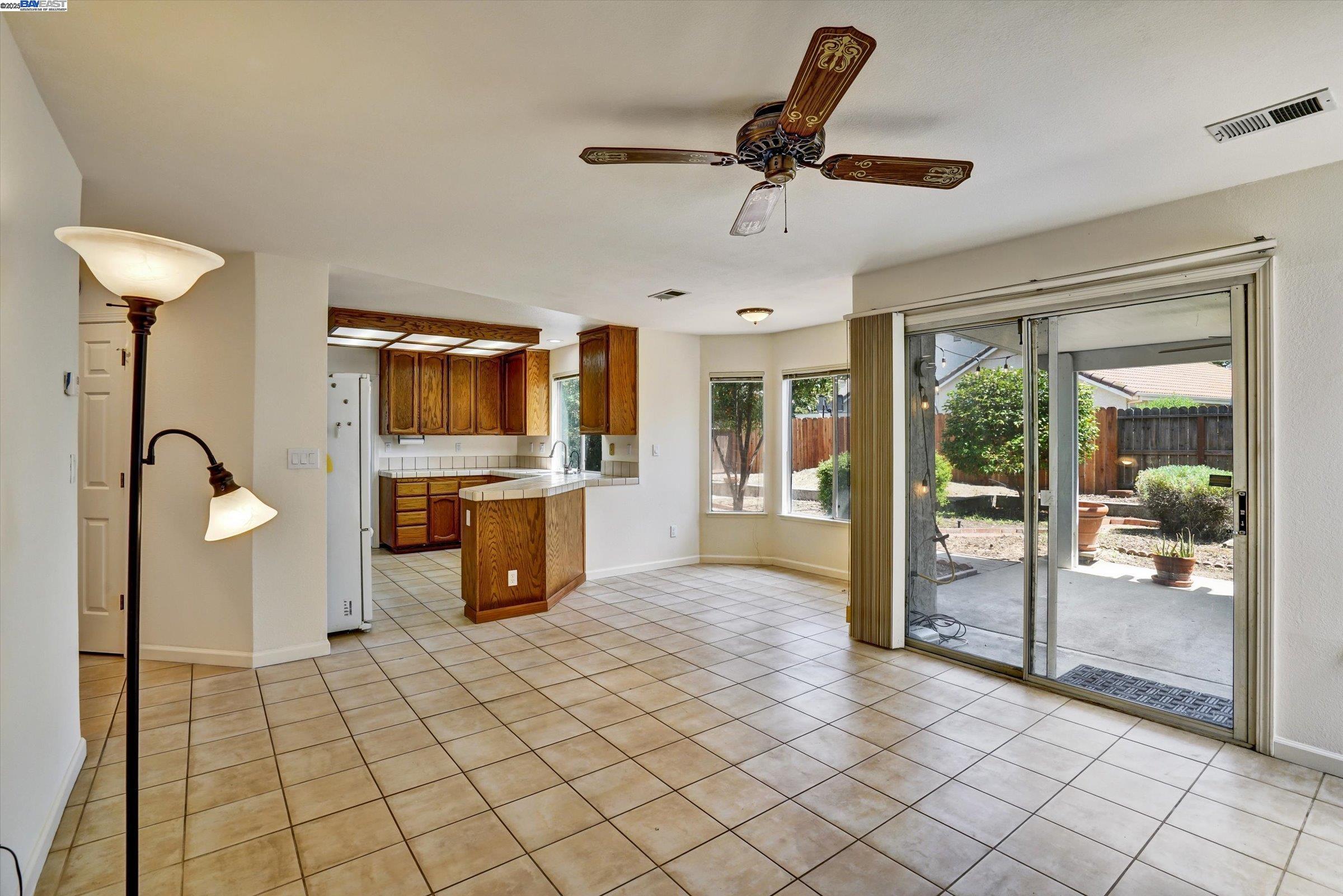 1400 Tennis Ln