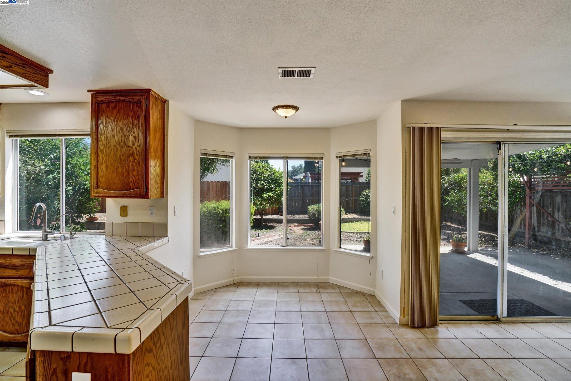 1400 Tennis Ln