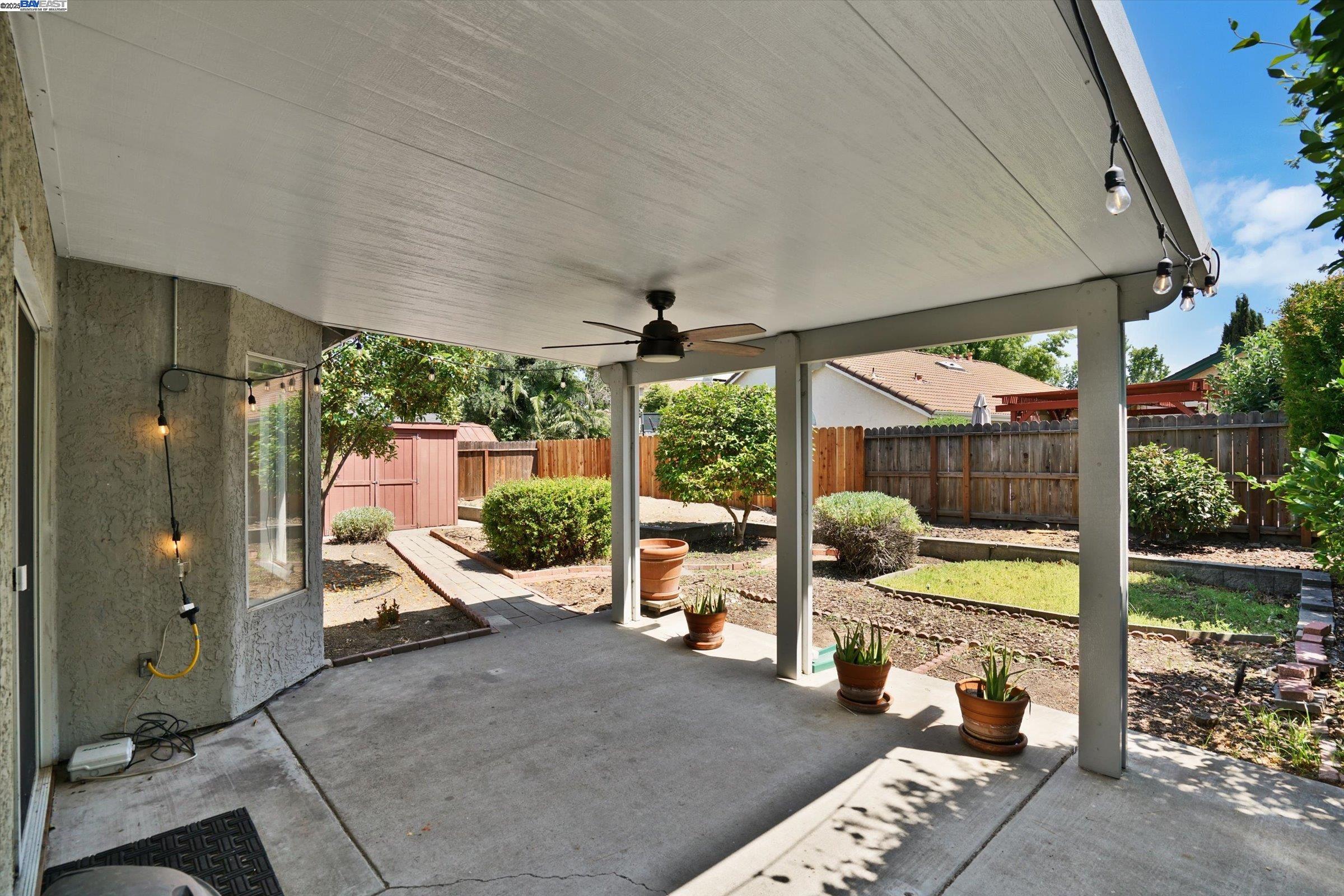 1400 Tennis Ln