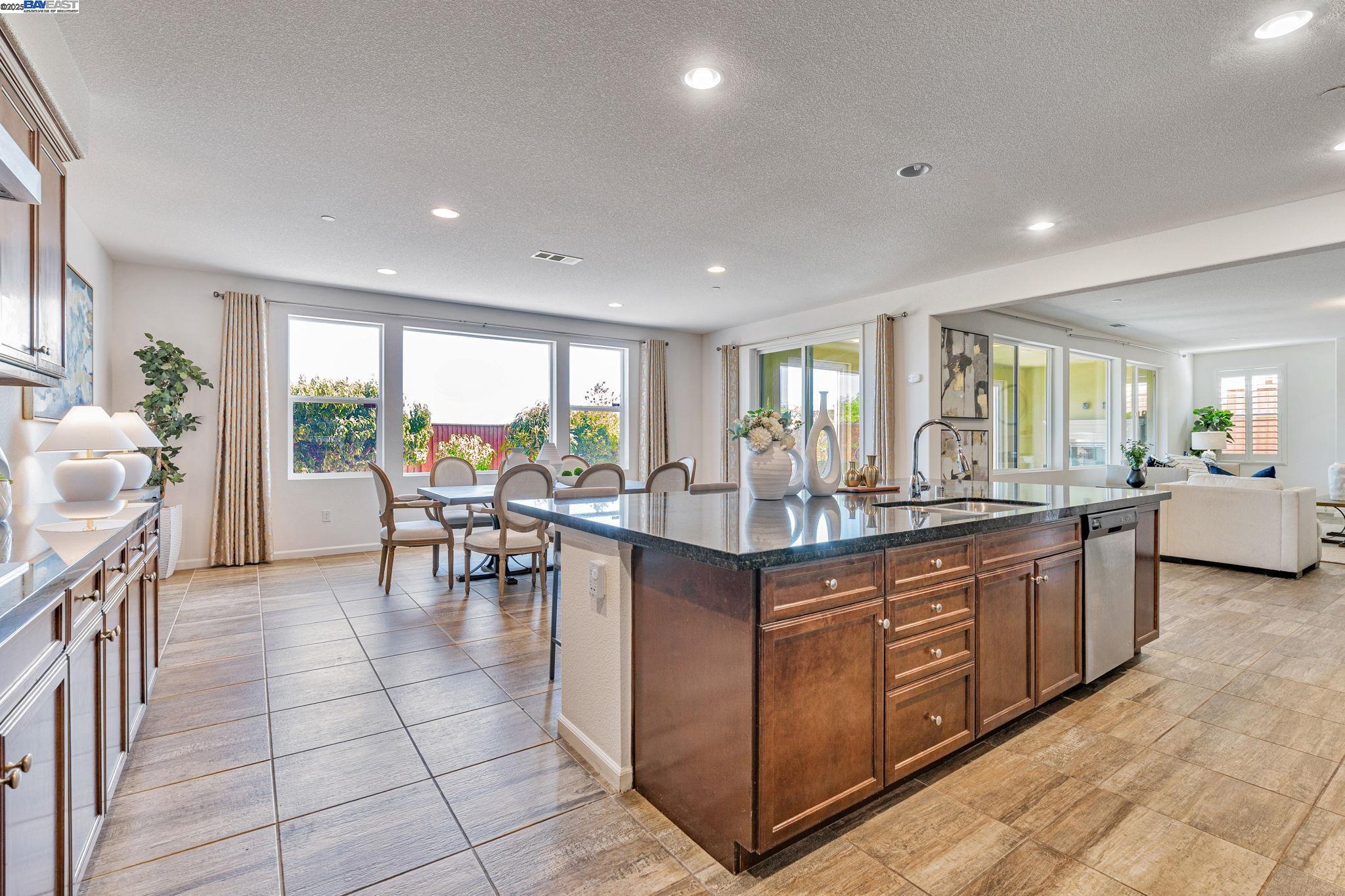4005 Sarasta Bay Dr