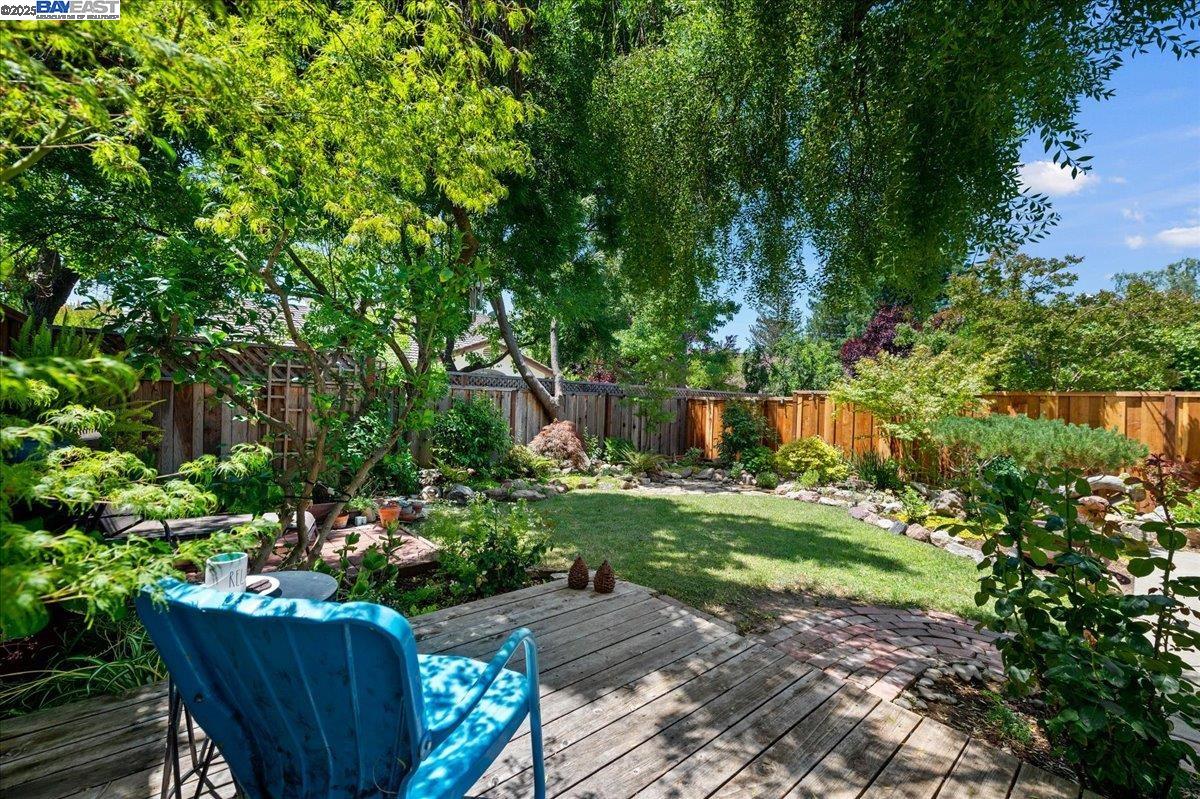 2587 Chablis Way