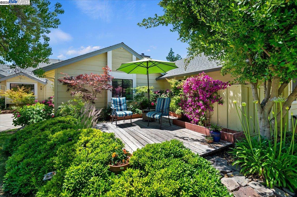 2587 Chablis Way