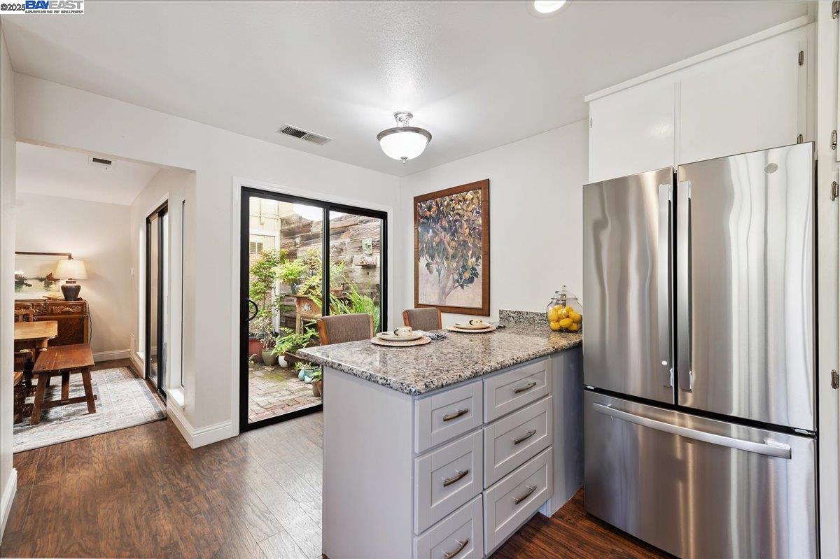 2587 Chablis Way
