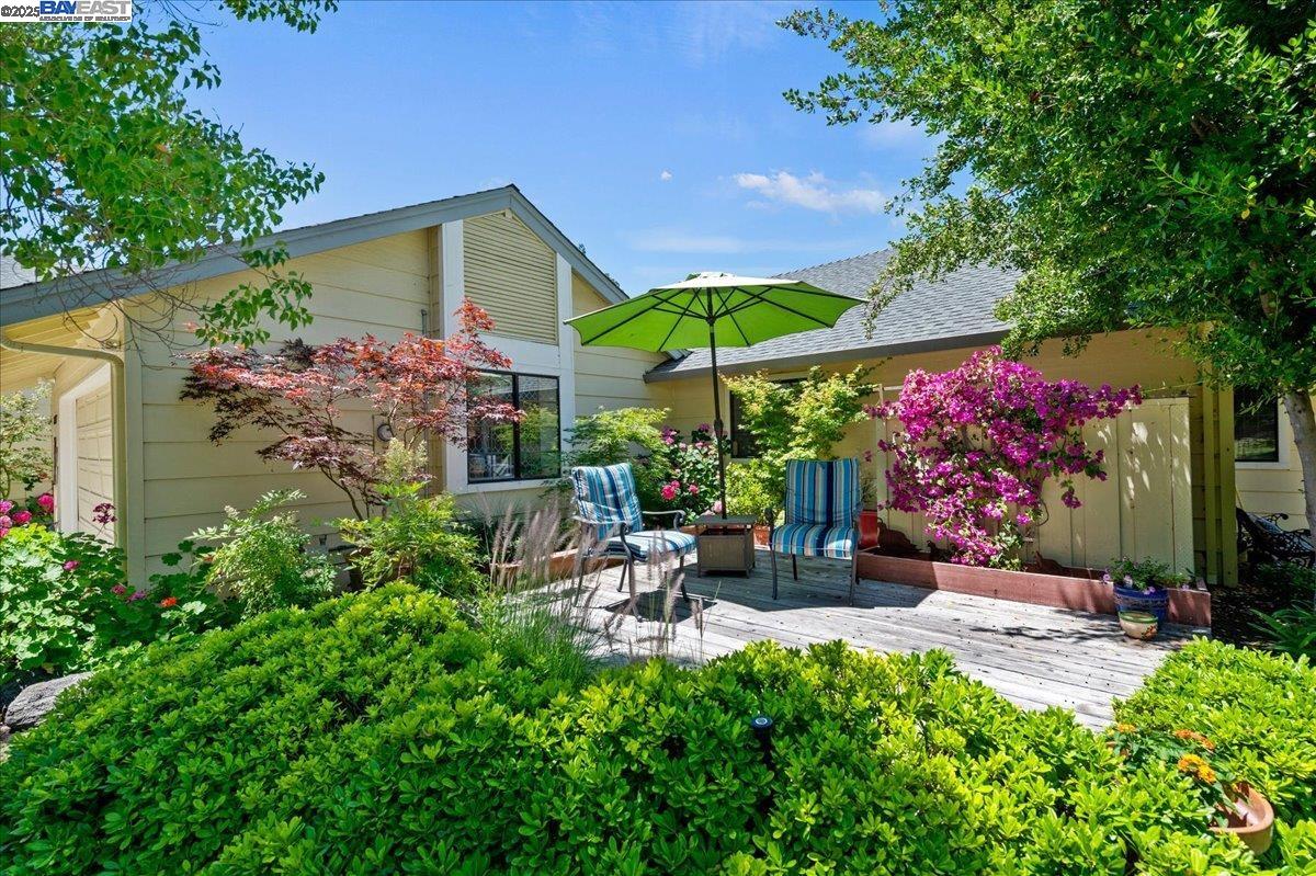 2587 Chablis Way
