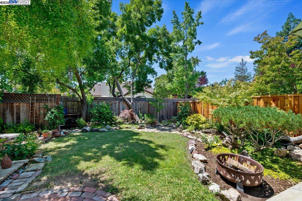 2587 Chablis Way