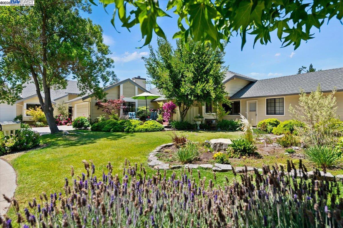 2587 Chablis Way
