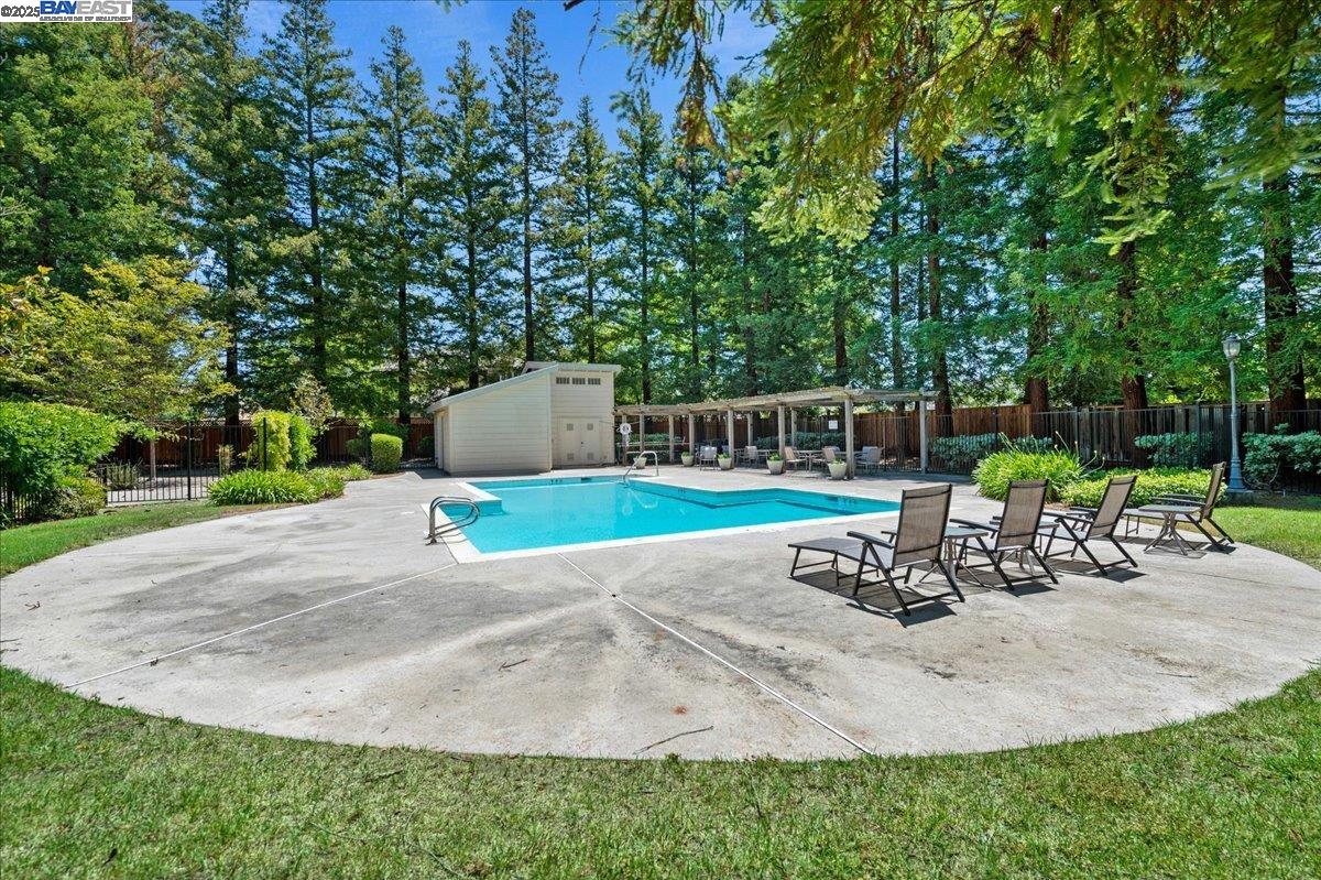 2587 Chablis Way