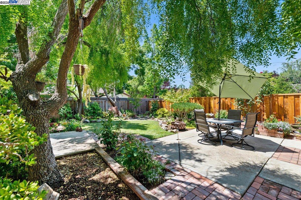 2587 Chablis Way