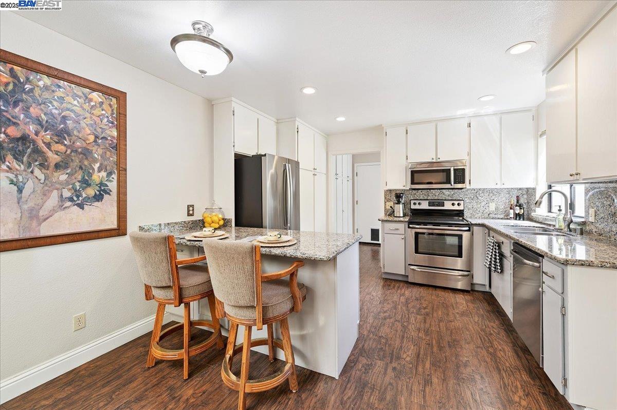 2587 Chablis Way