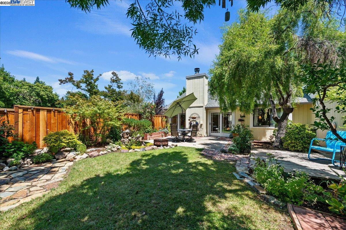 2587 Chablis Way
