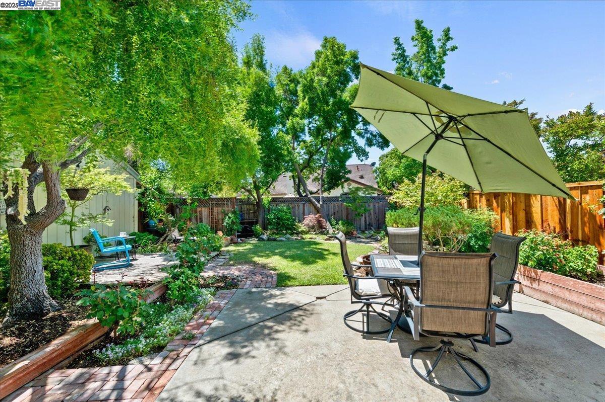 2587 Chablis Way