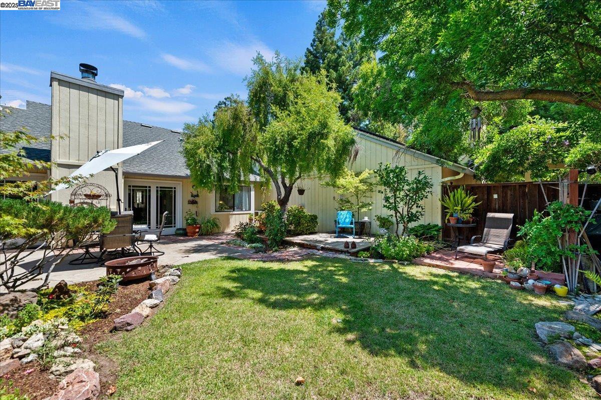 2587 Chablis Way