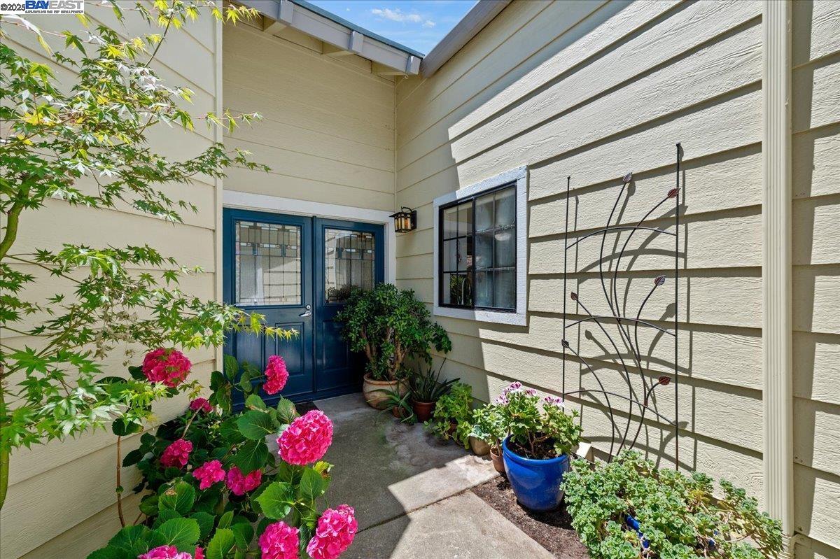 2587 Chablis Way