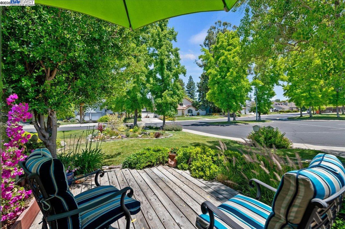 2587 Chablis Way
