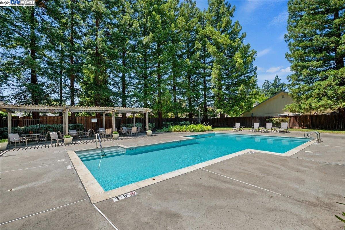 2587 Chablis Way