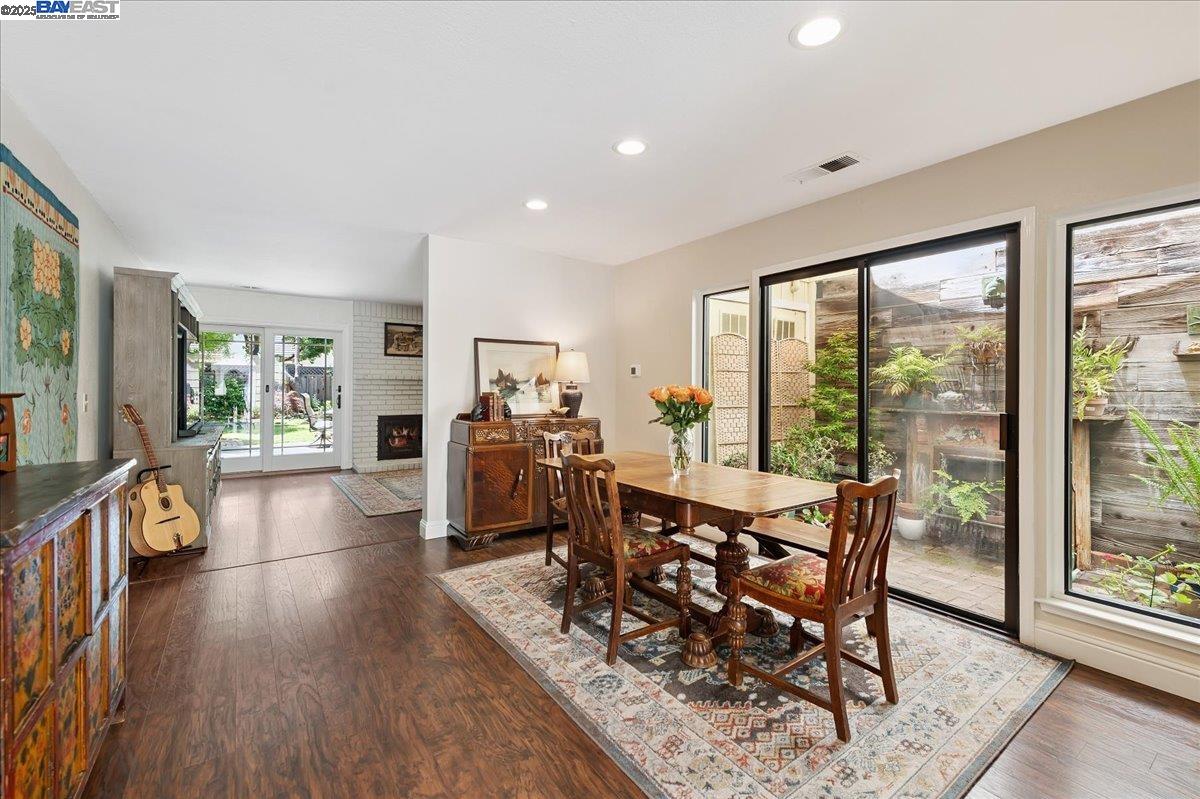 2587 Chablis Way
