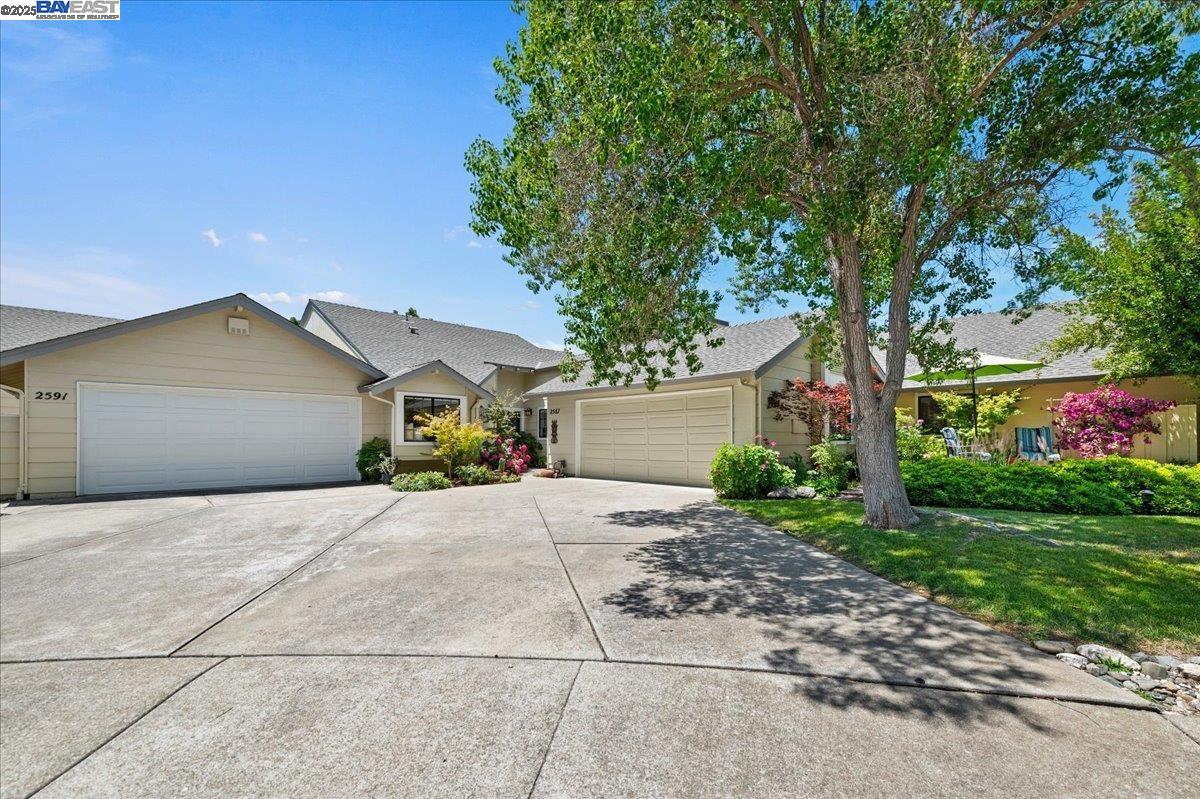 2587 Chablis Way