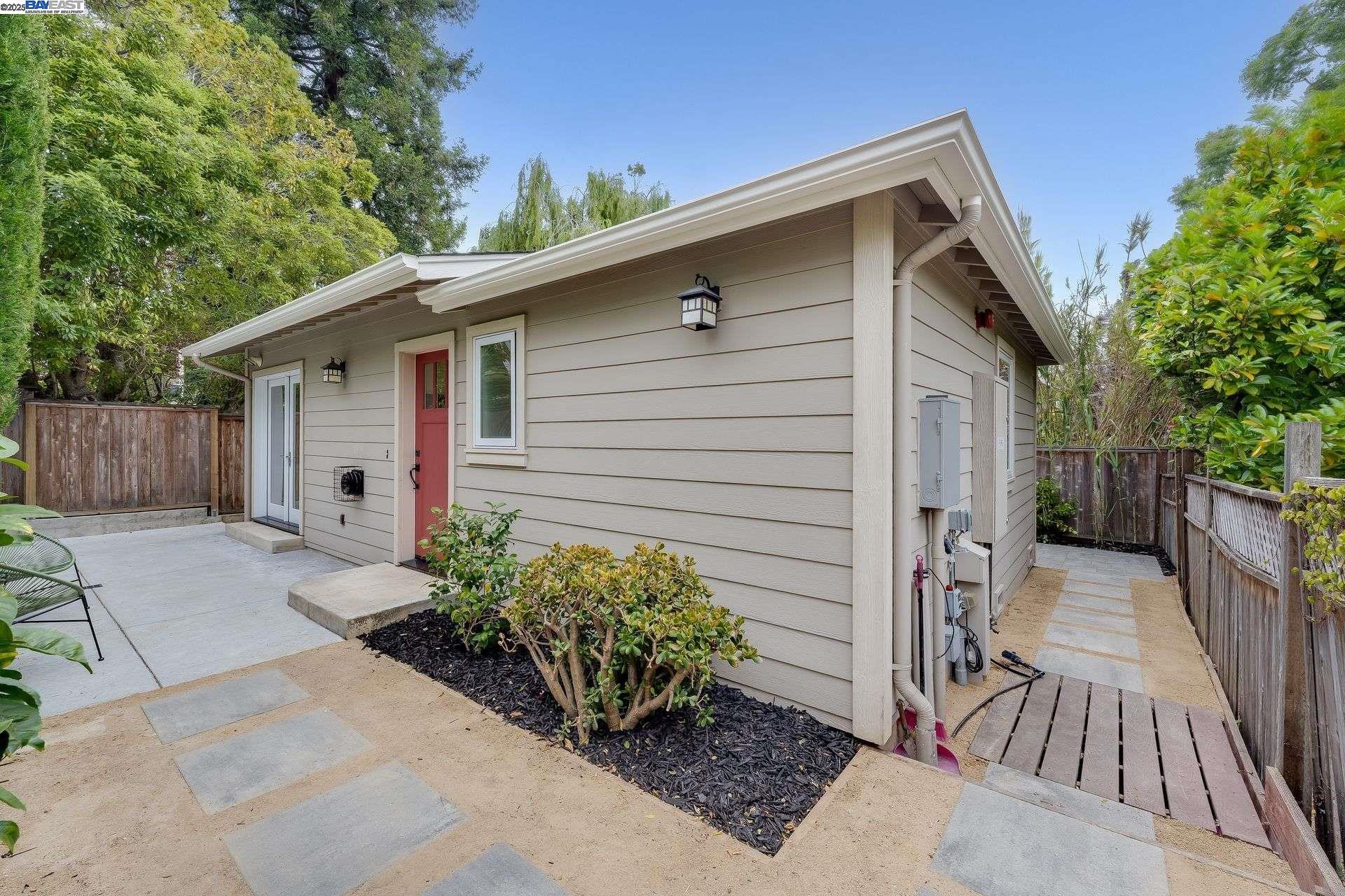 1532 Martin Luther King Jr Way # 3
