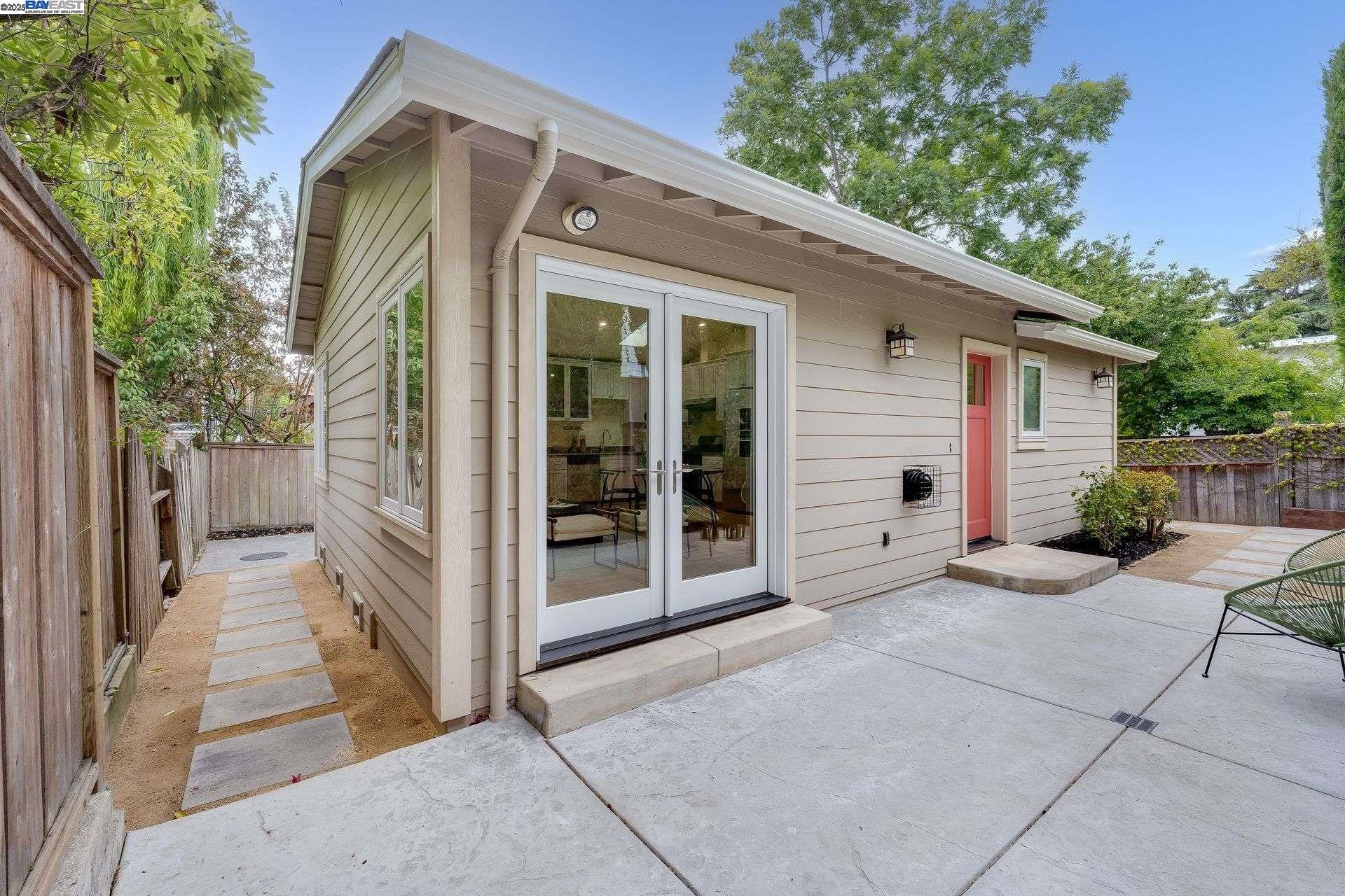 1532 Martin Luther King Jr Way # 3