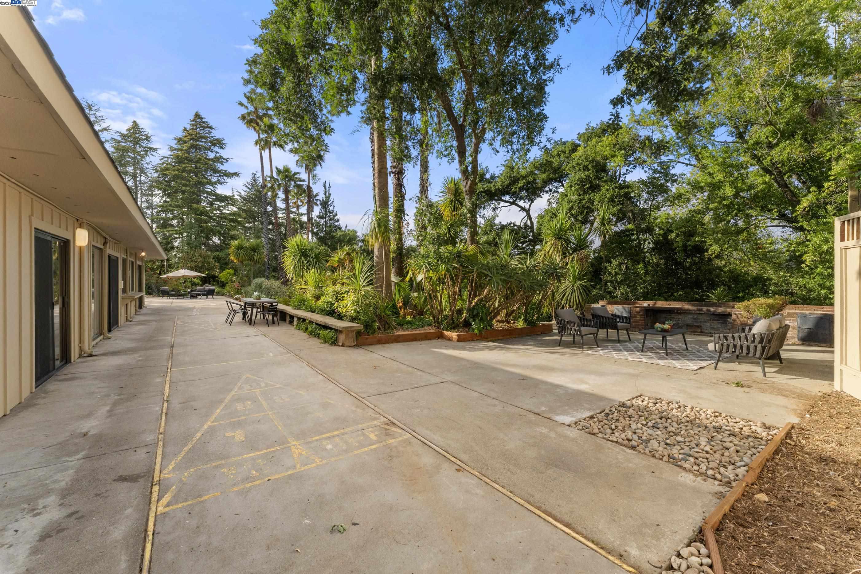 4584 Ewing Rd