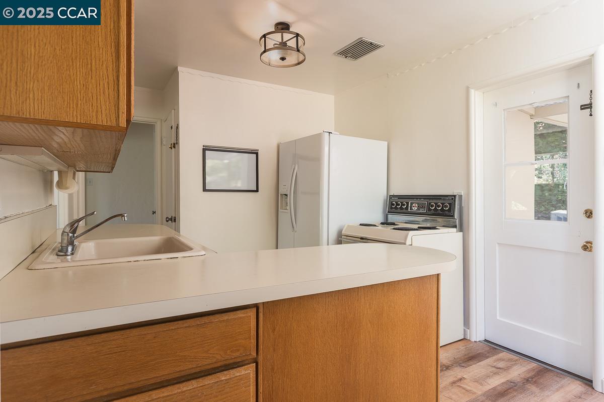 877 Mountain View Dr