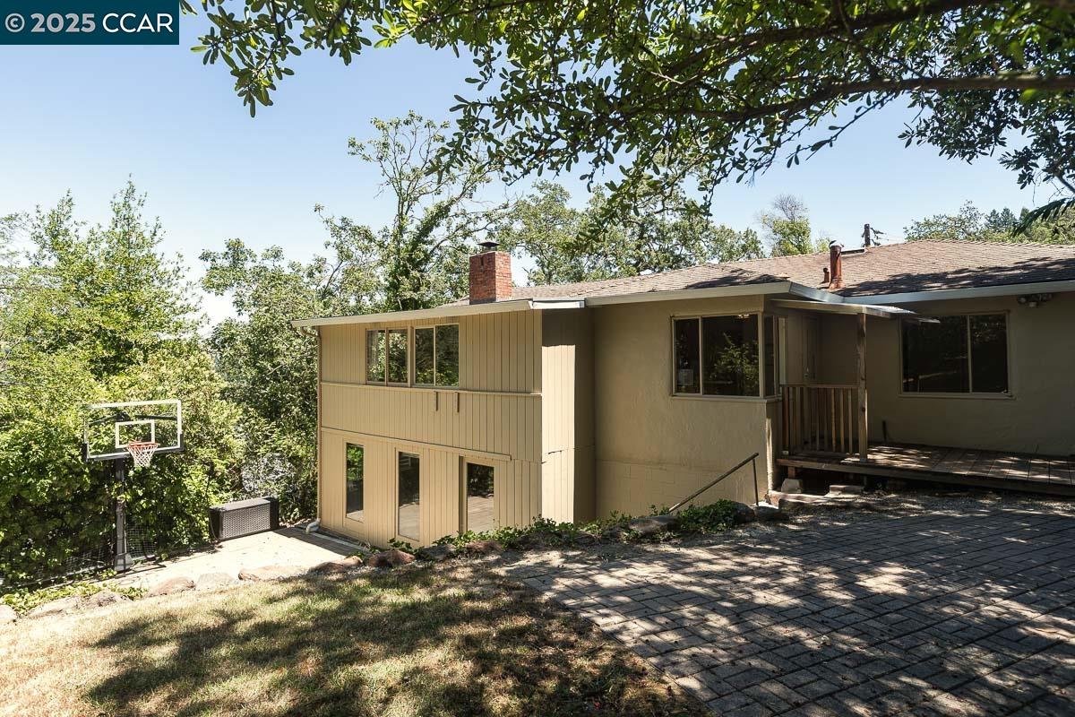 877 Mountain View Dr