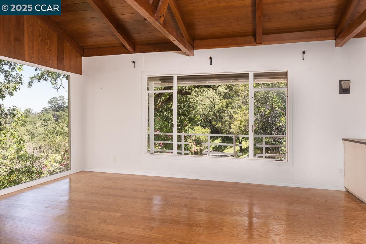 877 Mountain View Dr