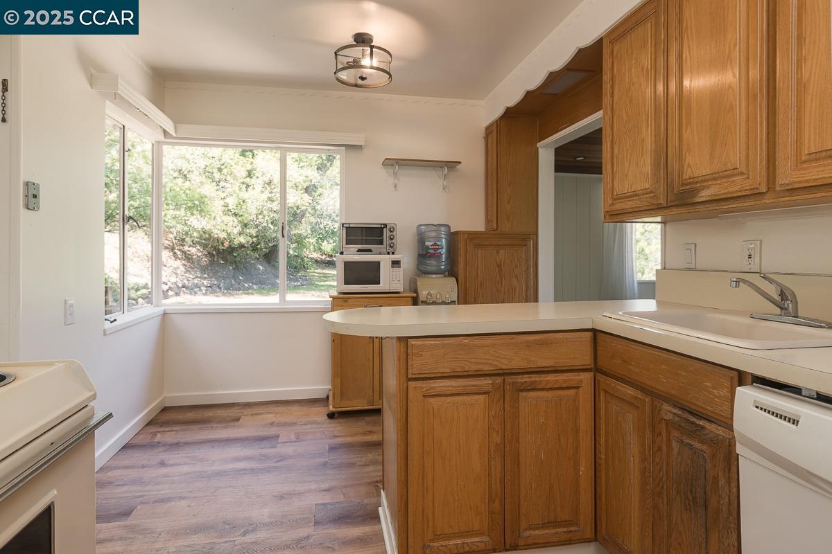 877 Mountain View Dr