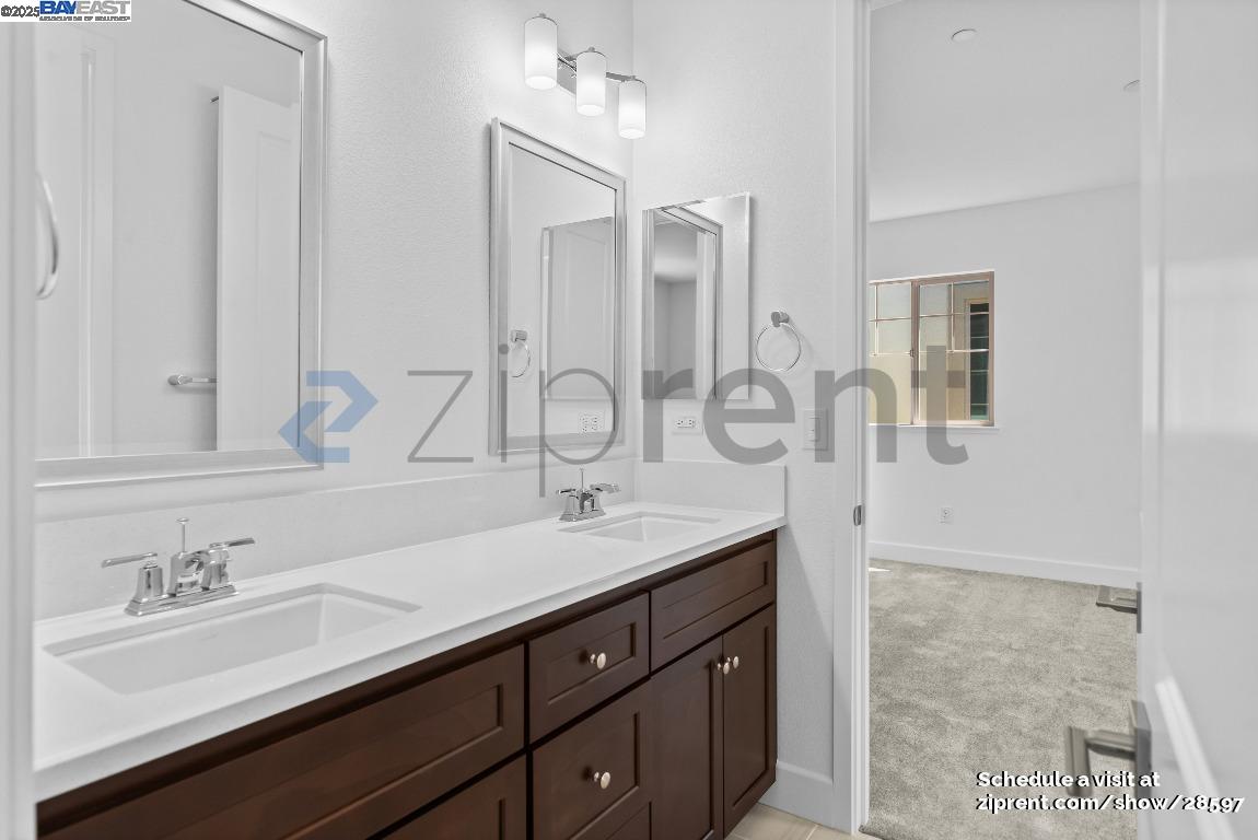 552 N Andalusia Way