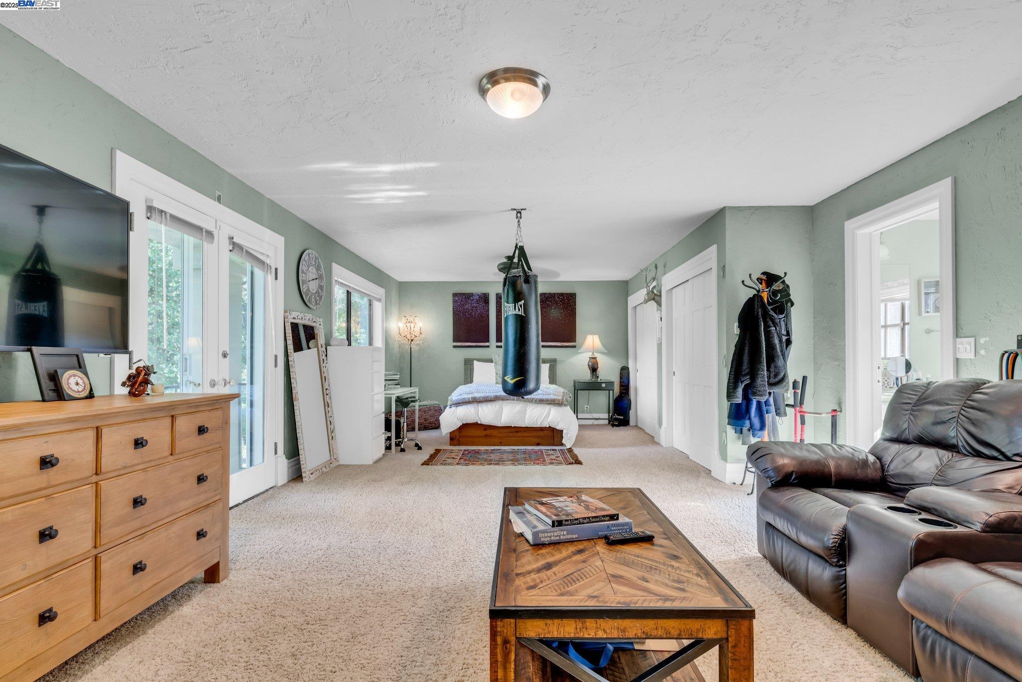 219 Valley Oaks Dr