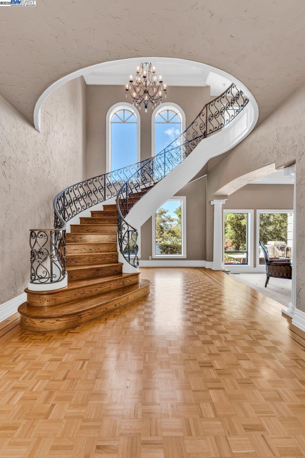 219 Valley Oaks Dr