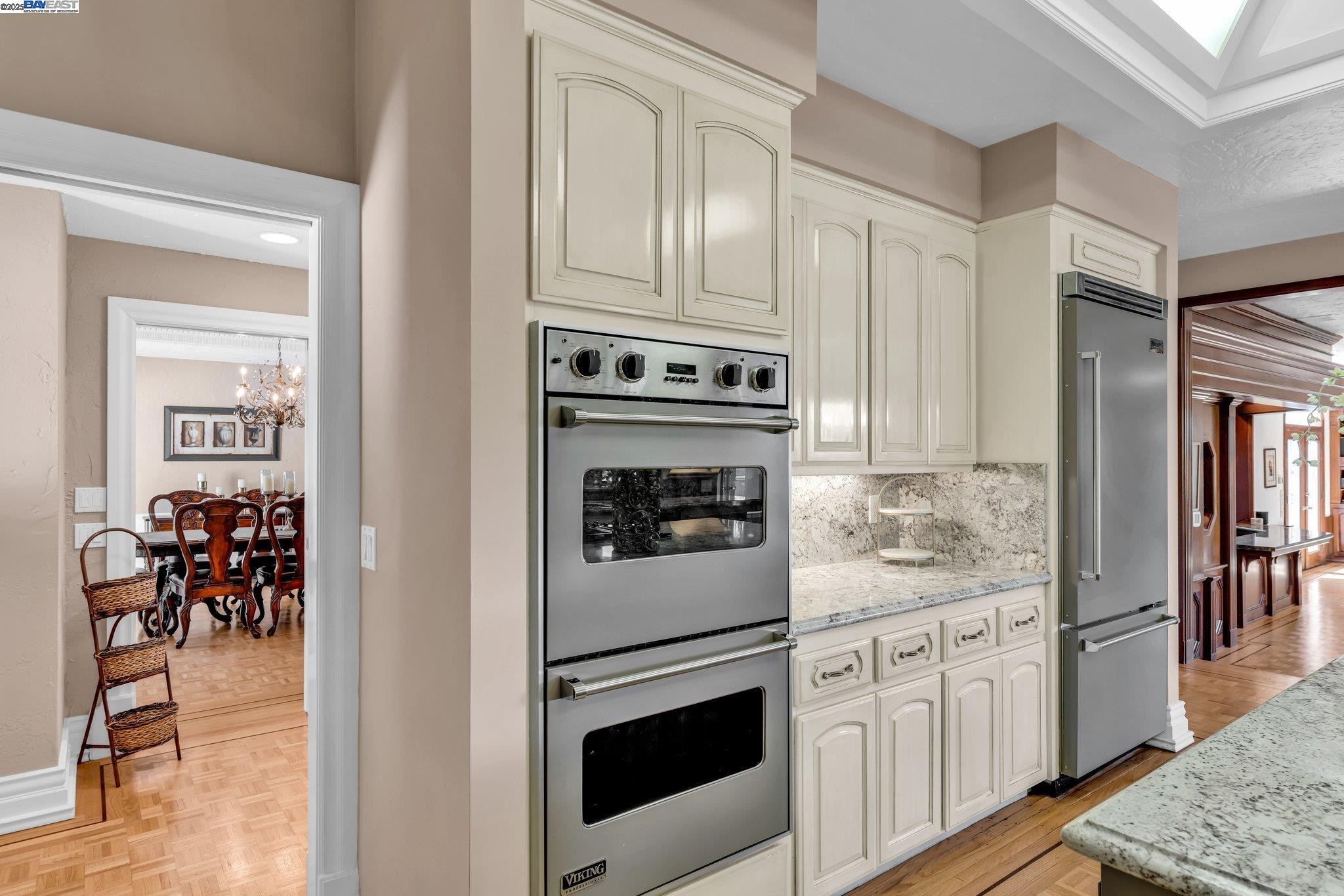 219 Valley Oaks Dr