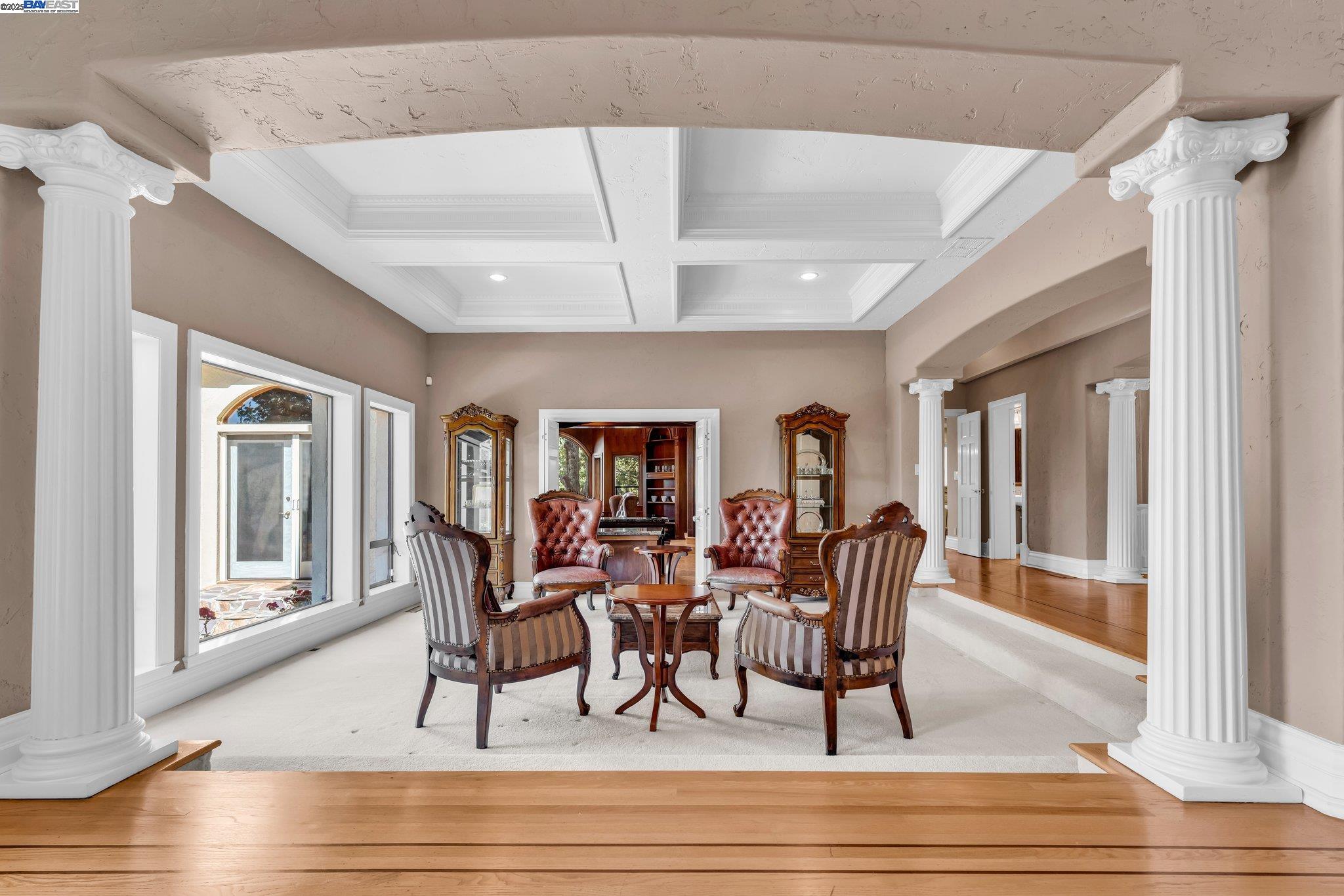219 Valley Oaks Dr