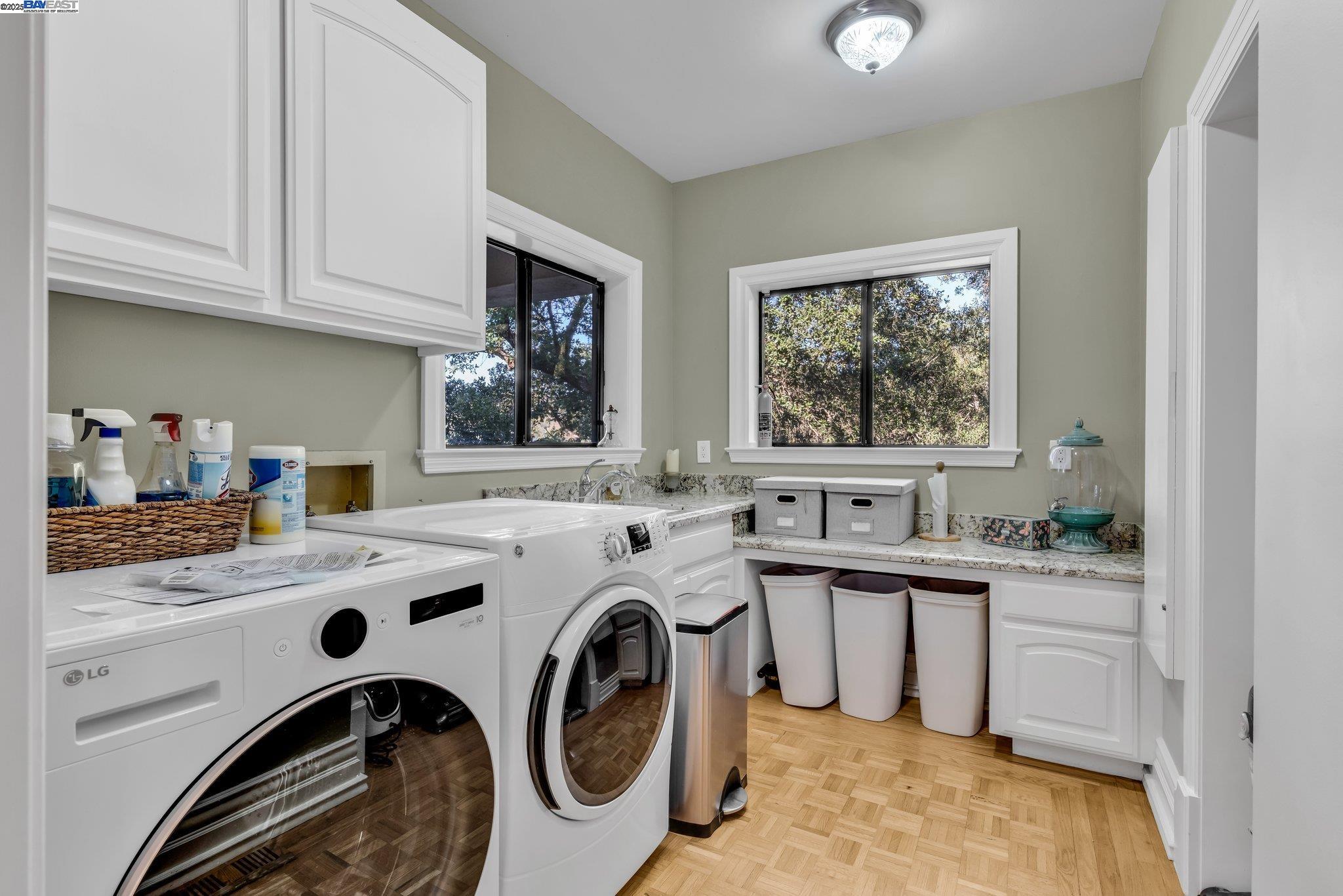 219 Valley Oaks Dr