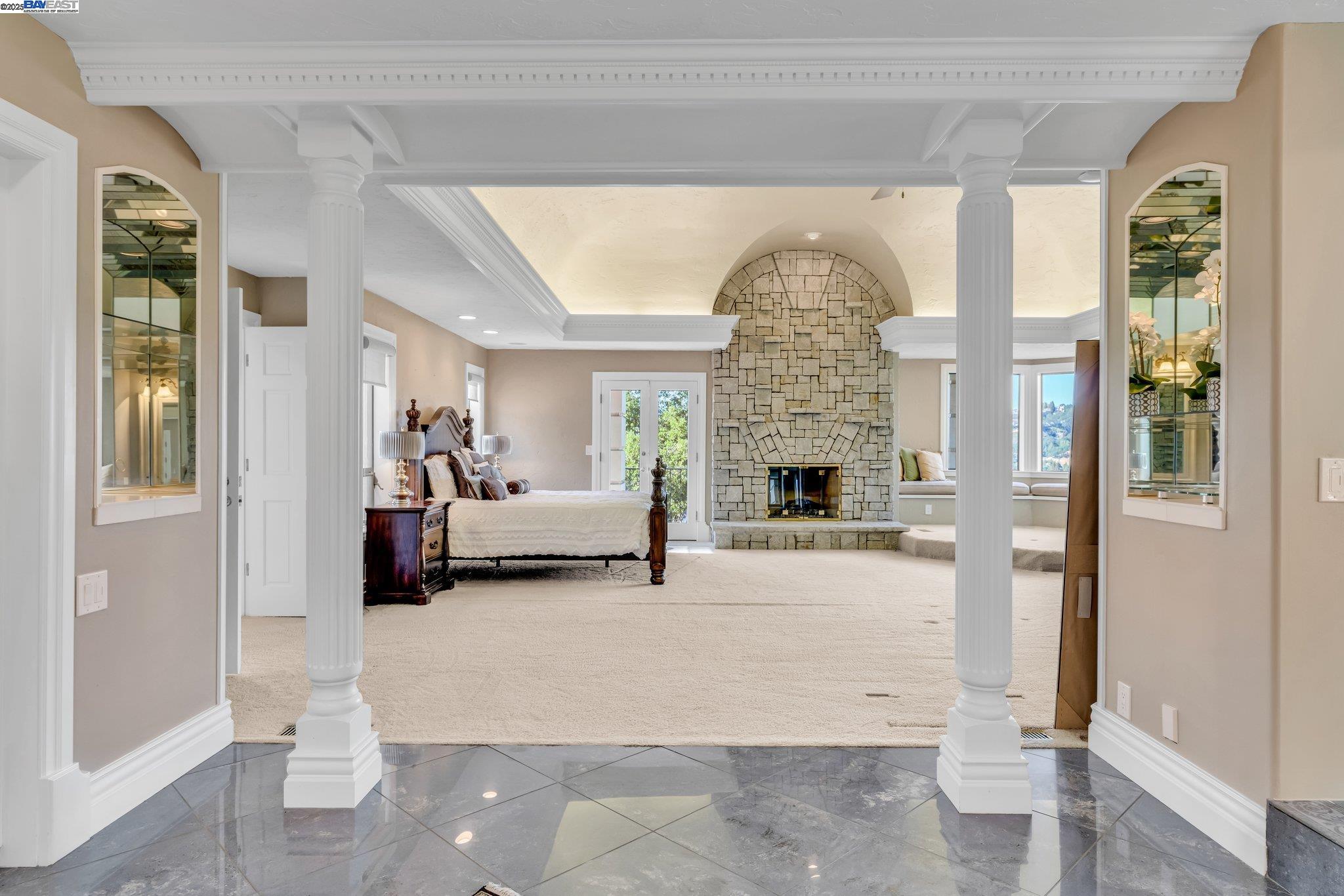 219 Valley Oaks Dr