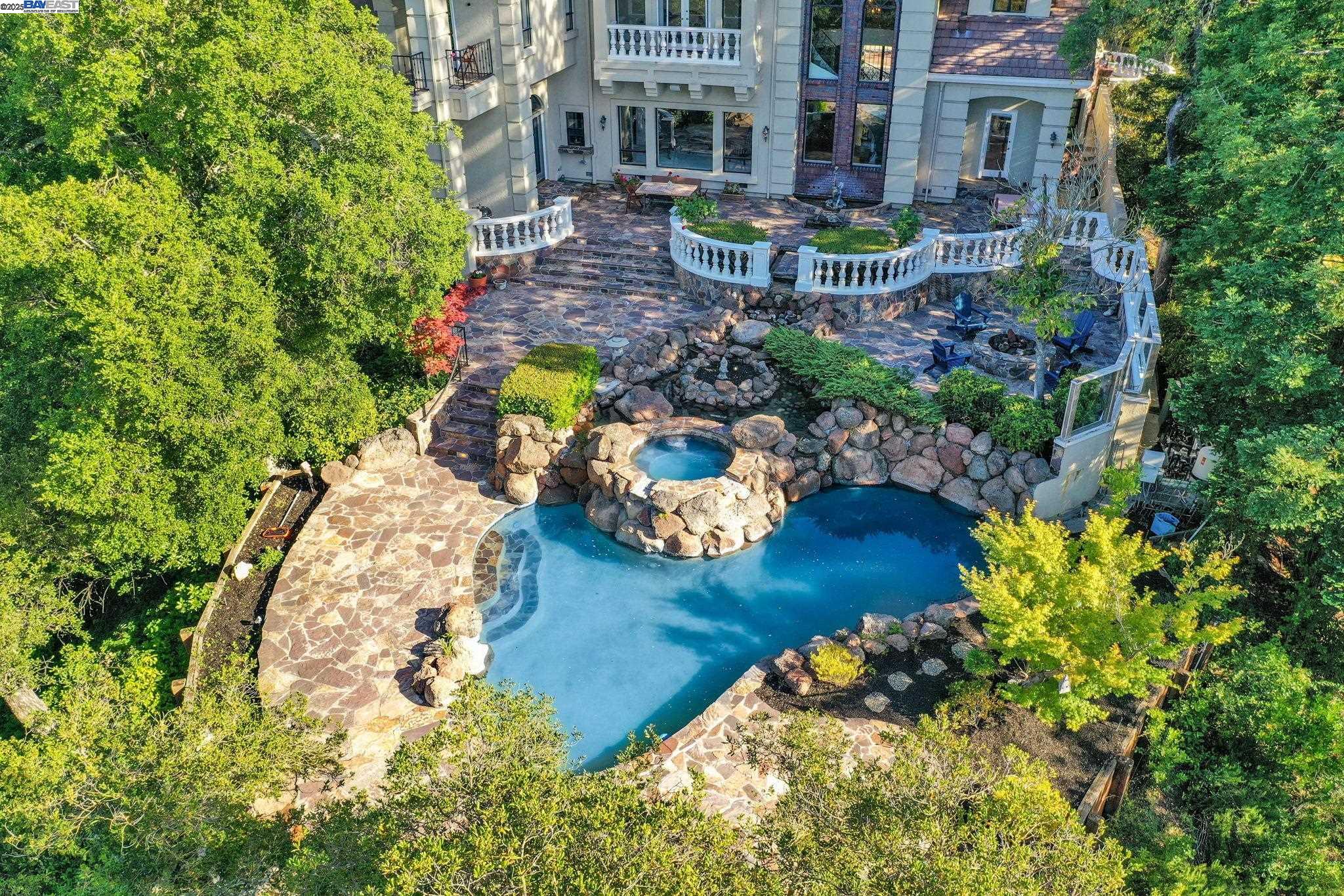 219 Valley Oaks Dr