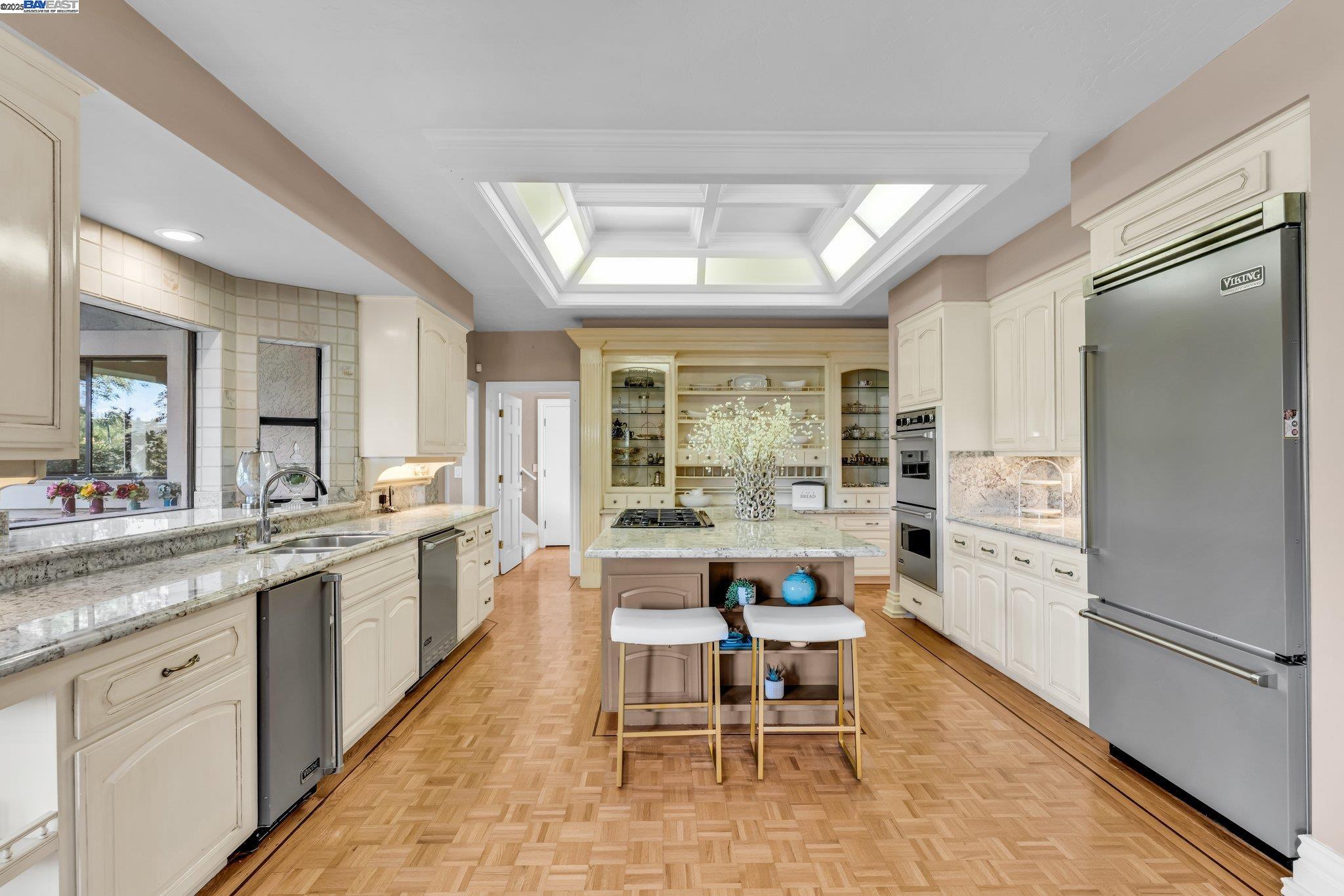 219 Valley Oaks Dr
