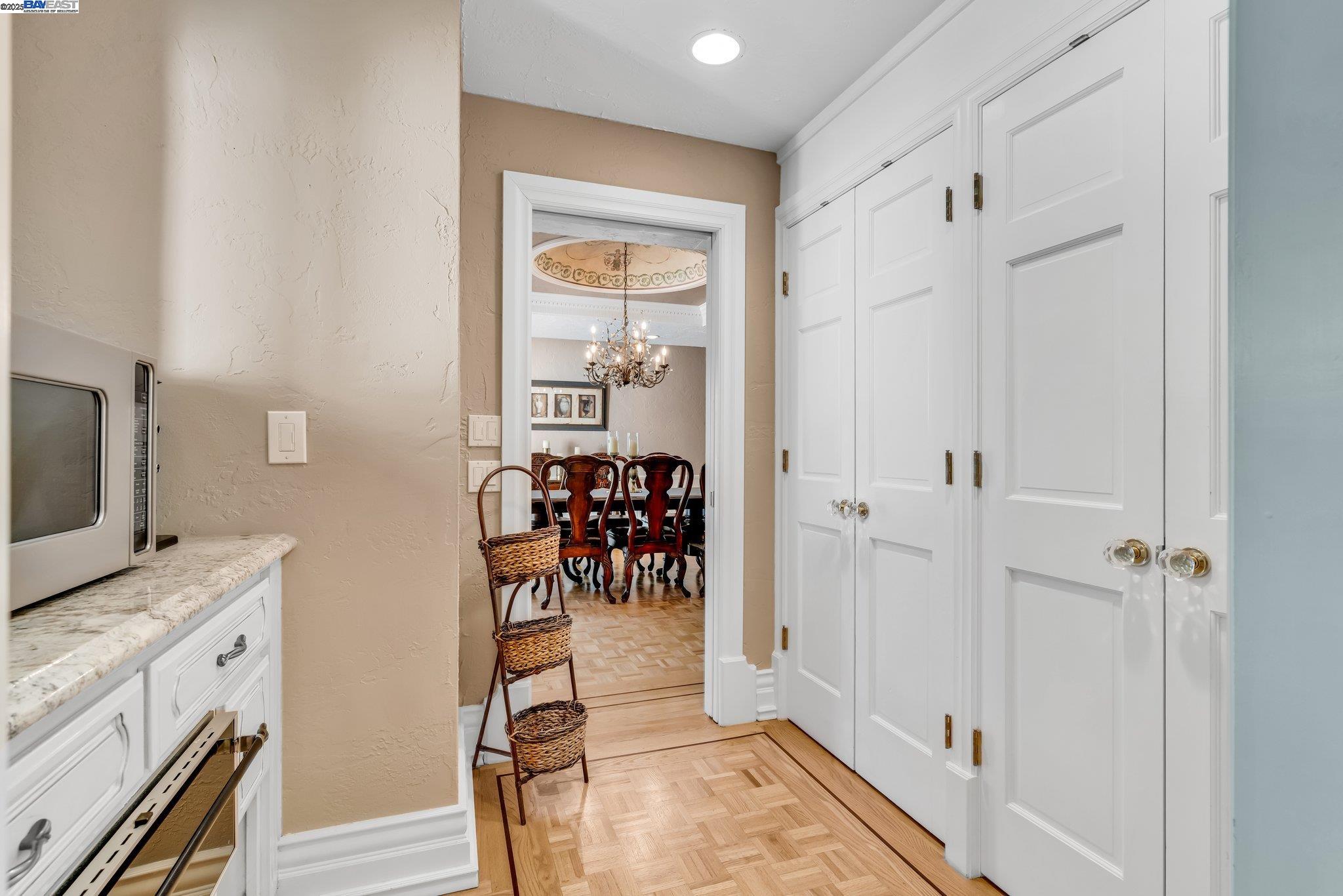 219 Valley Oaks Dr