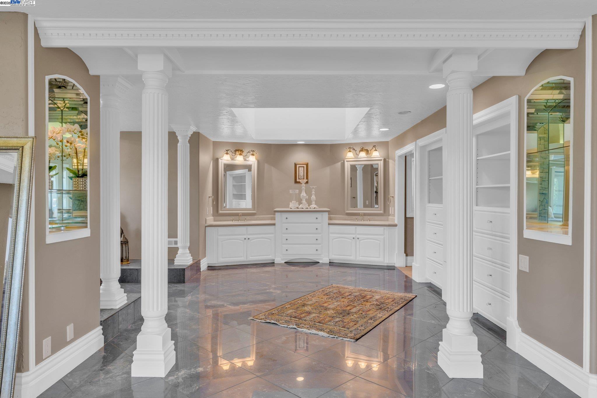 219 Valley Oaks Dr