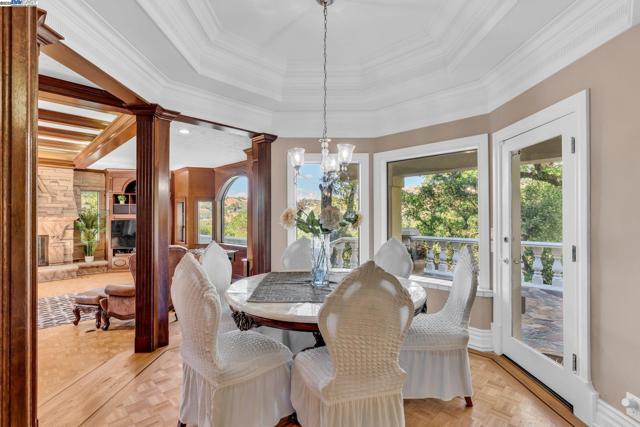 219 Valley Oaks Dr