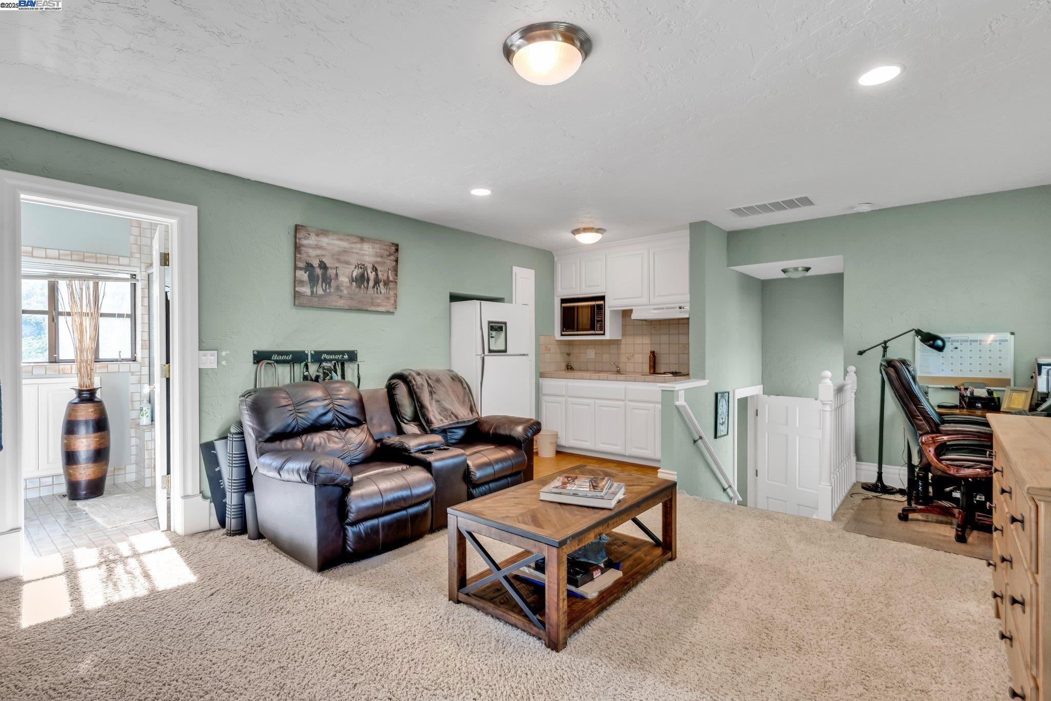 219 Valley Oaks Dr