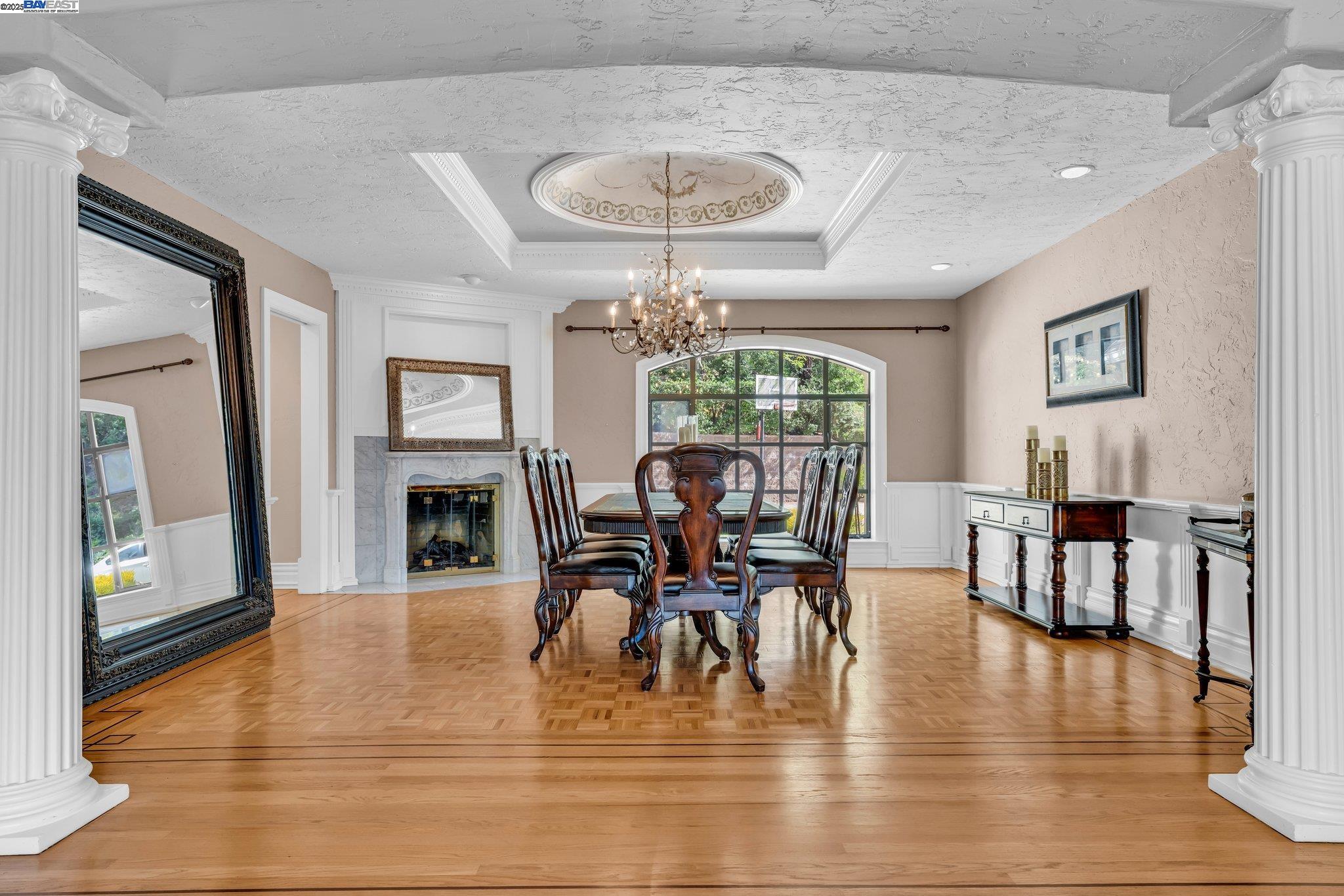 219 Valley Oaks Dr
