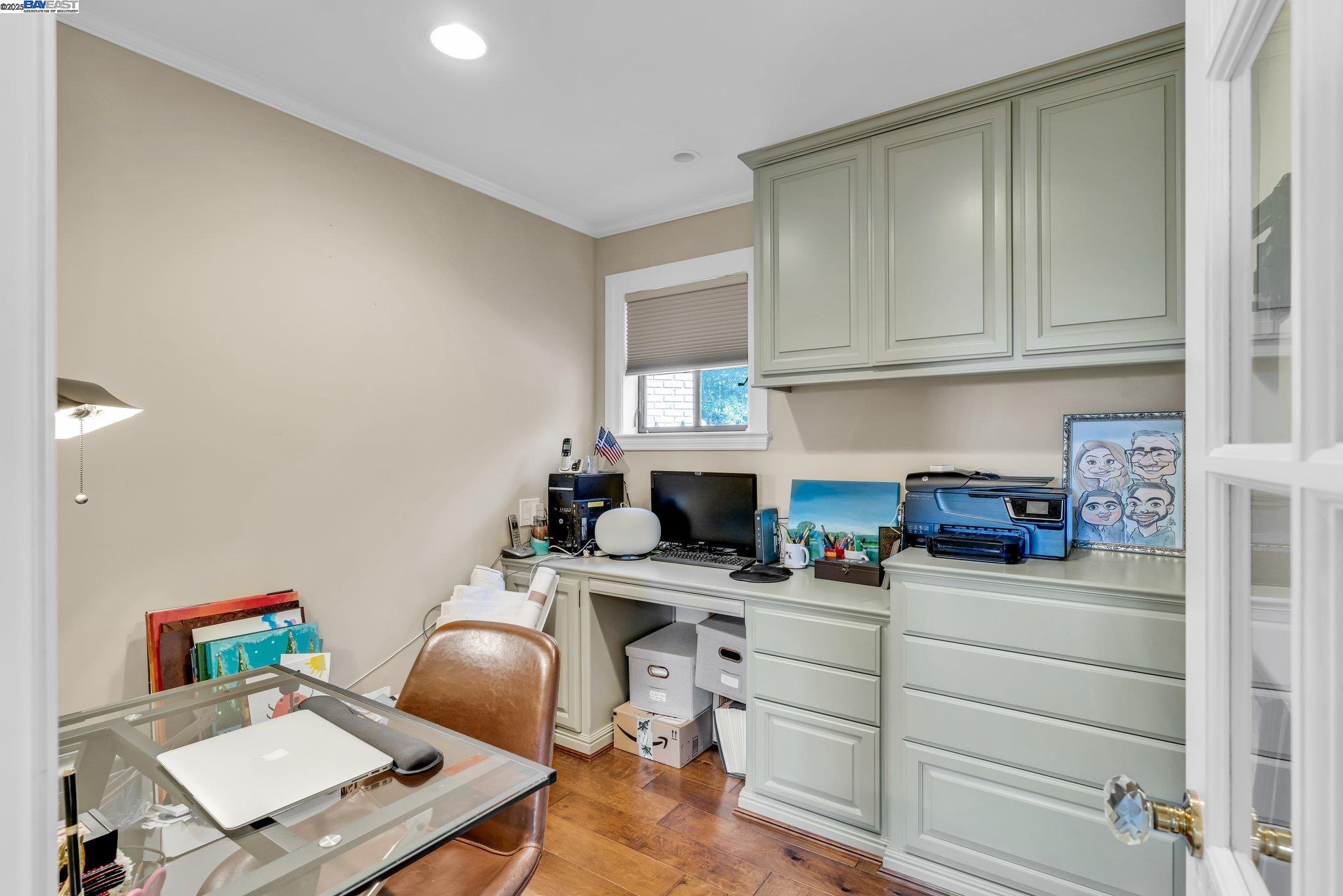 219 Valley Oaks Dr