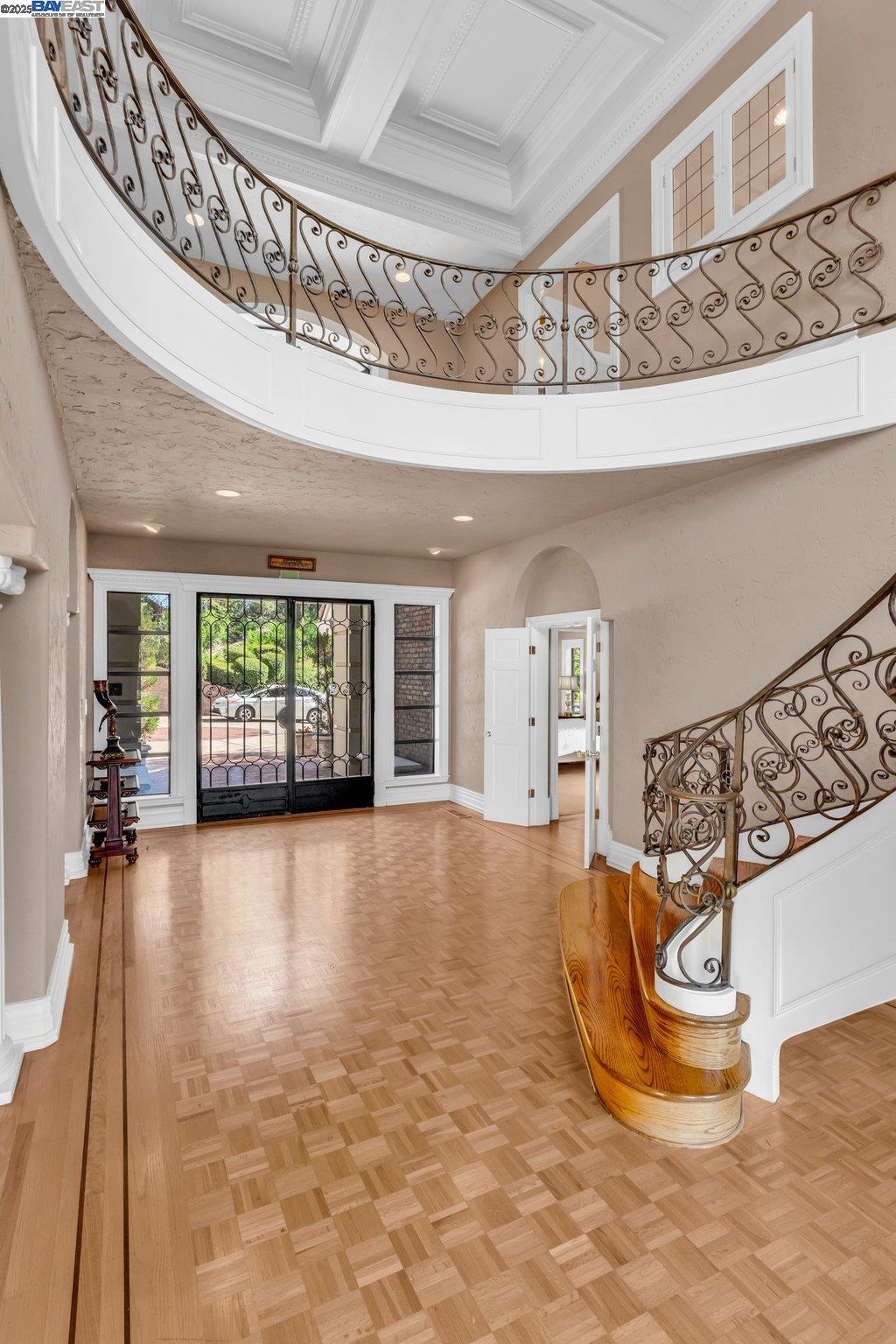 219 Valley Oaks Dr