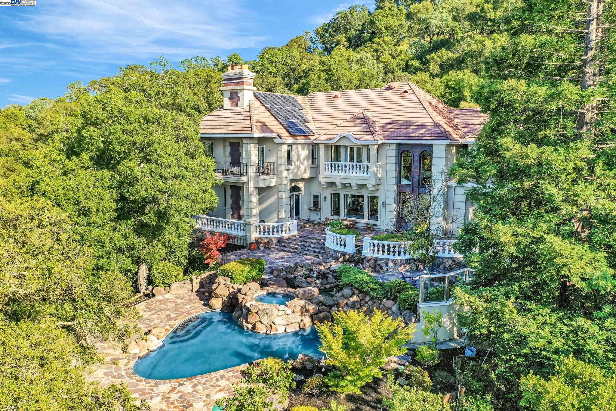 219 Valley Oaks Dr