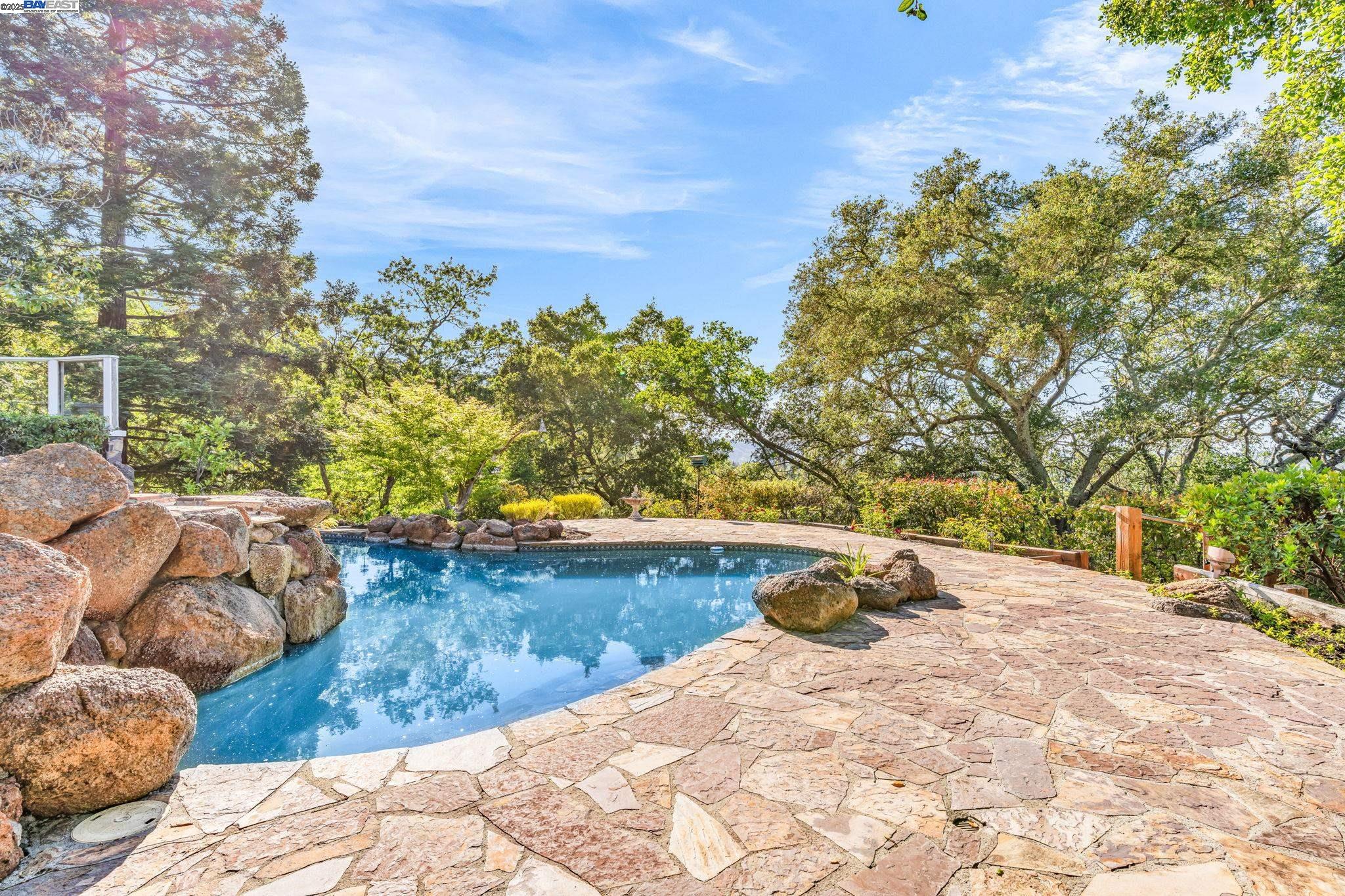 219 Valley Oaks Dr