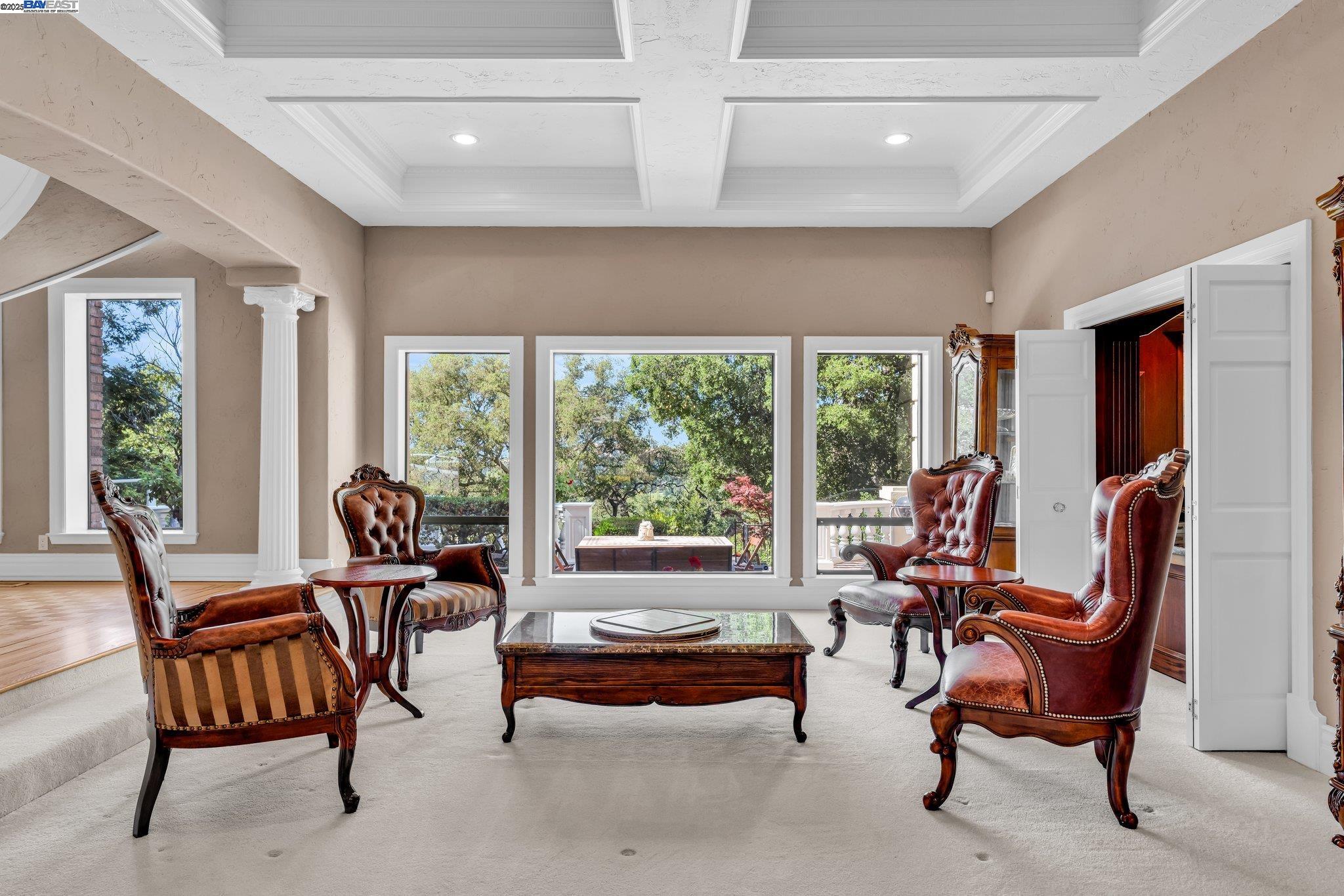 219 Valley Oaks Dr