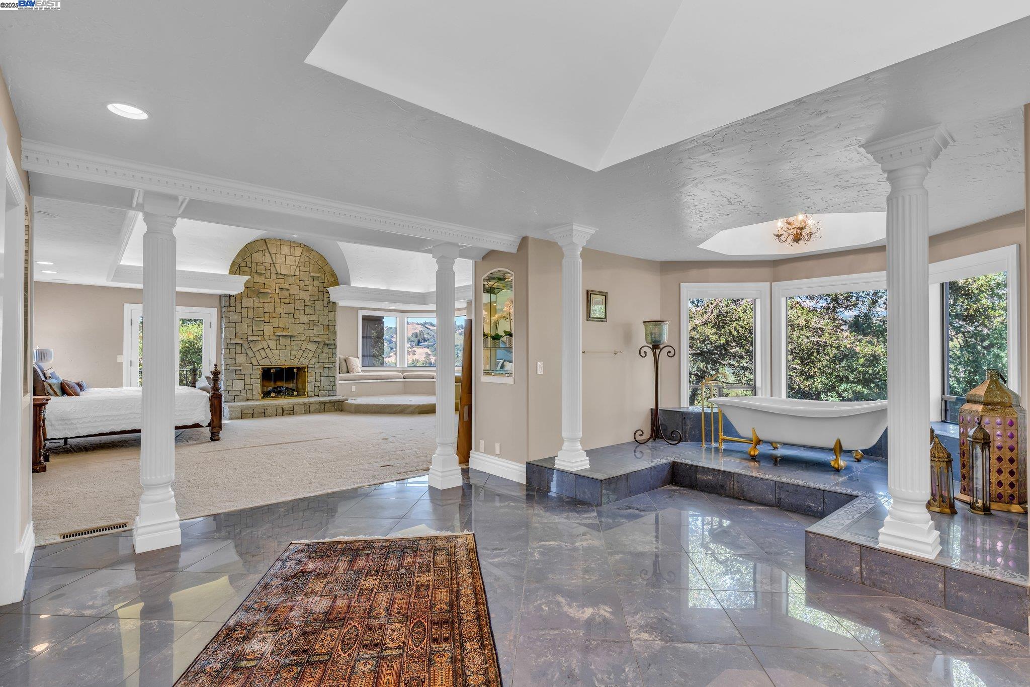 219 Valley Oaks Dr